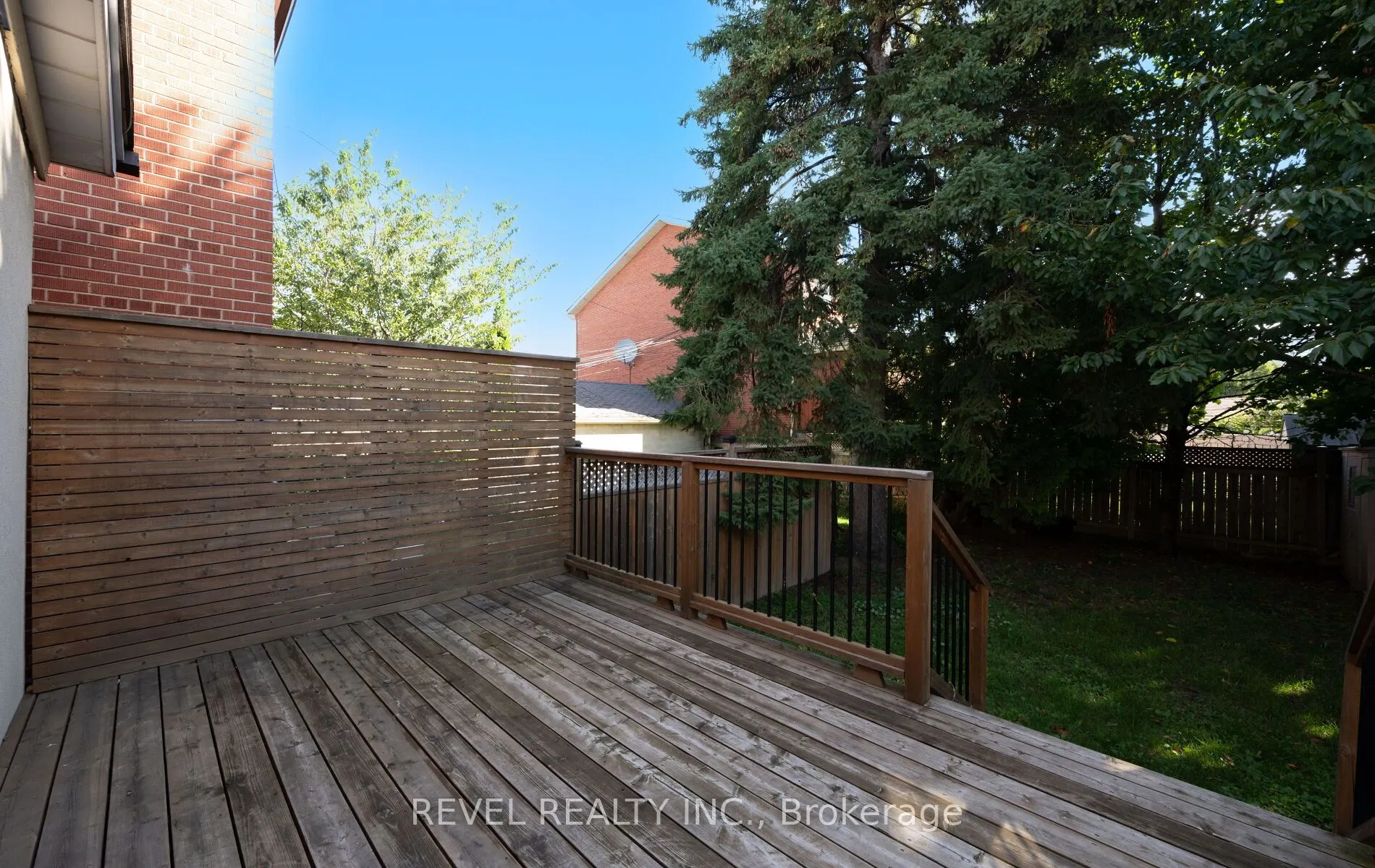 69 Rockcliffe Boulevard E, #Main Floor