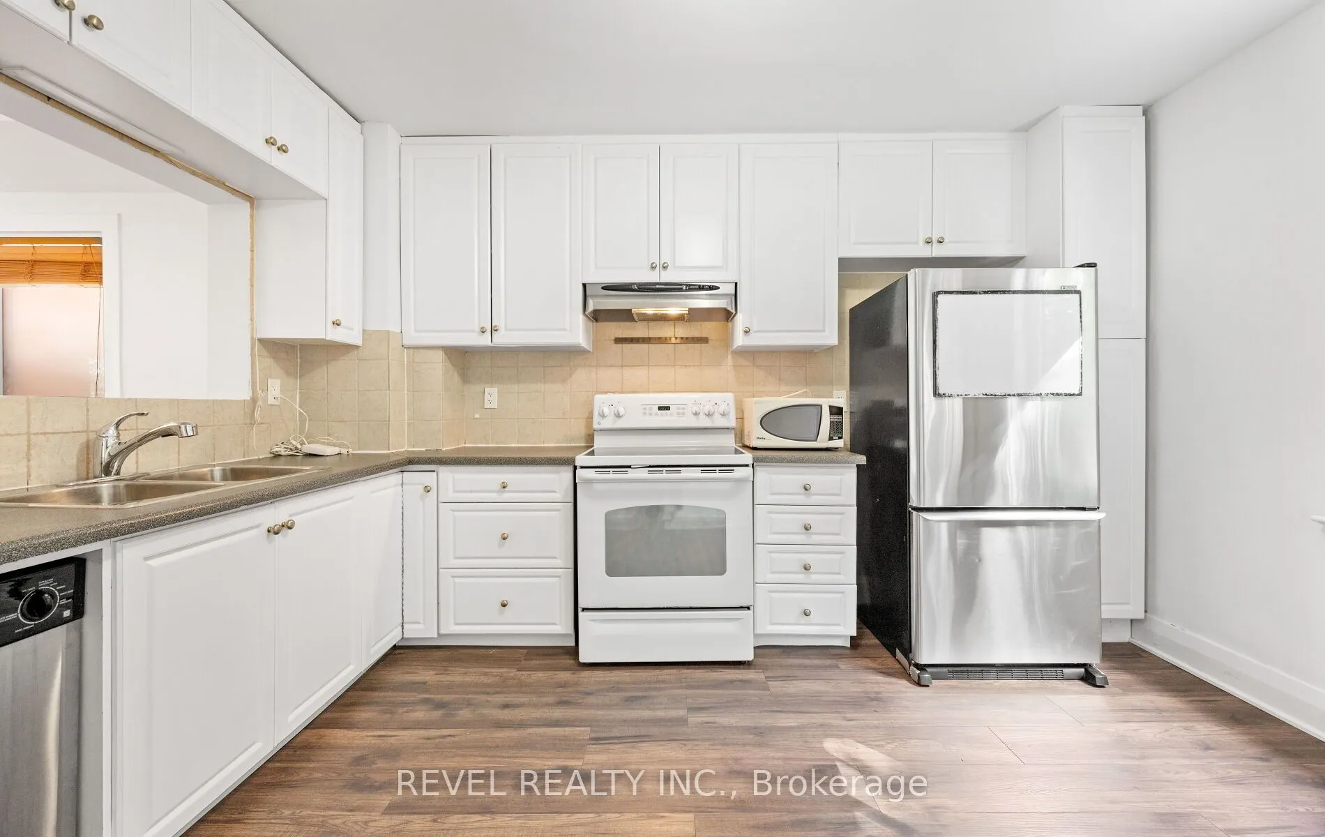 69 Rockcliffe Boulevard E, #Main Floor