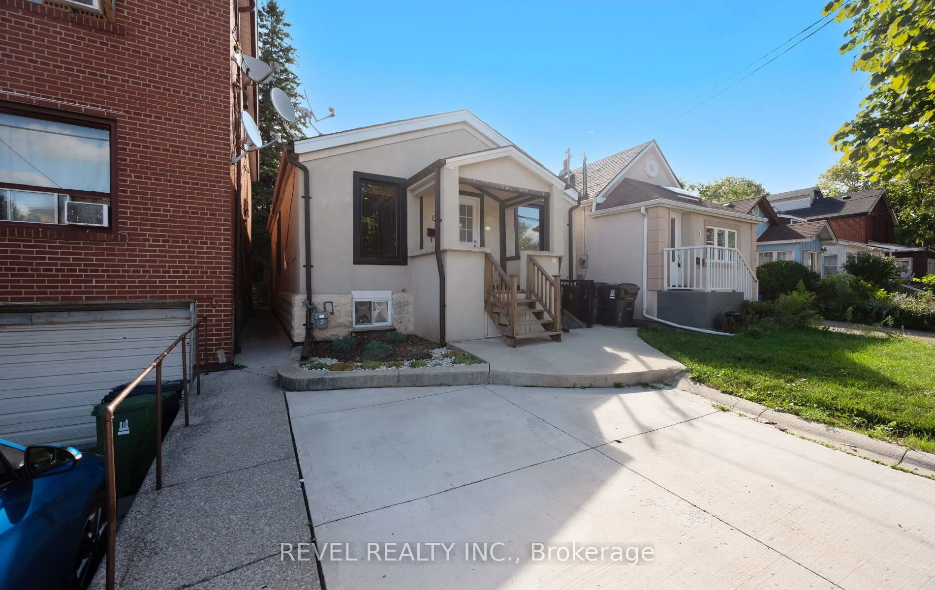 69 Rockcliffe Boulevard E, #Main Floor