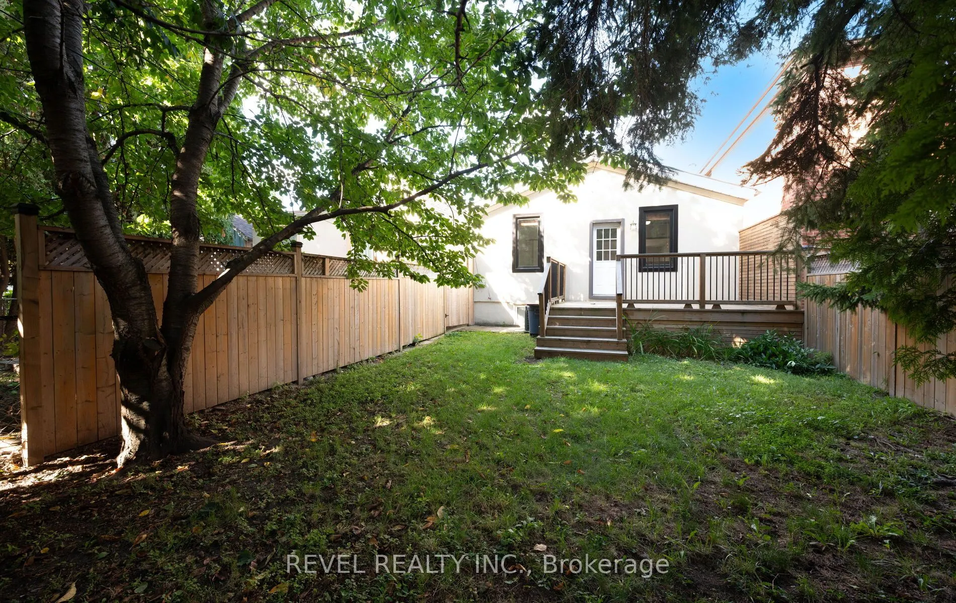 69 Rockcliffe Boulevard E, #Main Floor