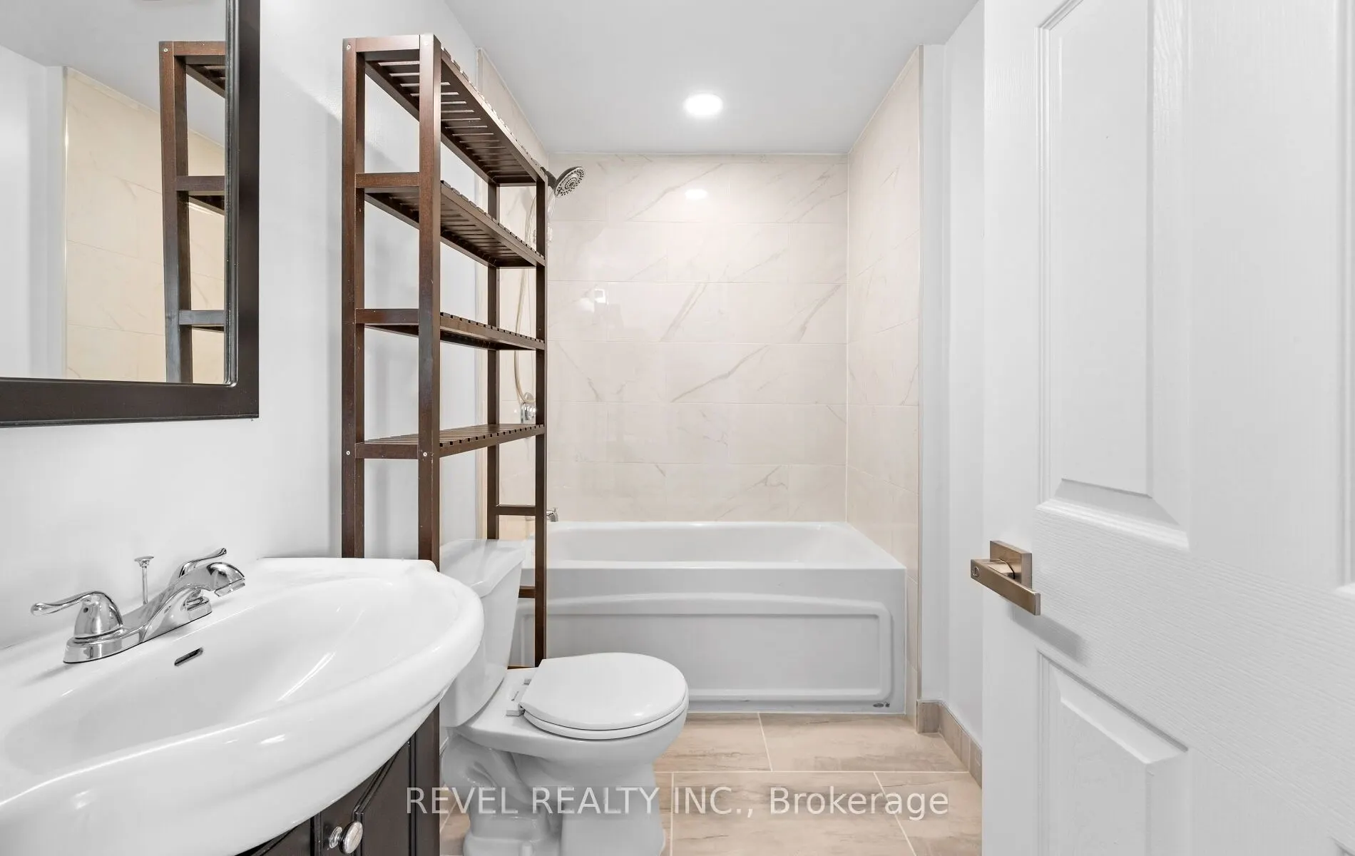 69 Rockcliffe Boulevard E, #Main Floor
