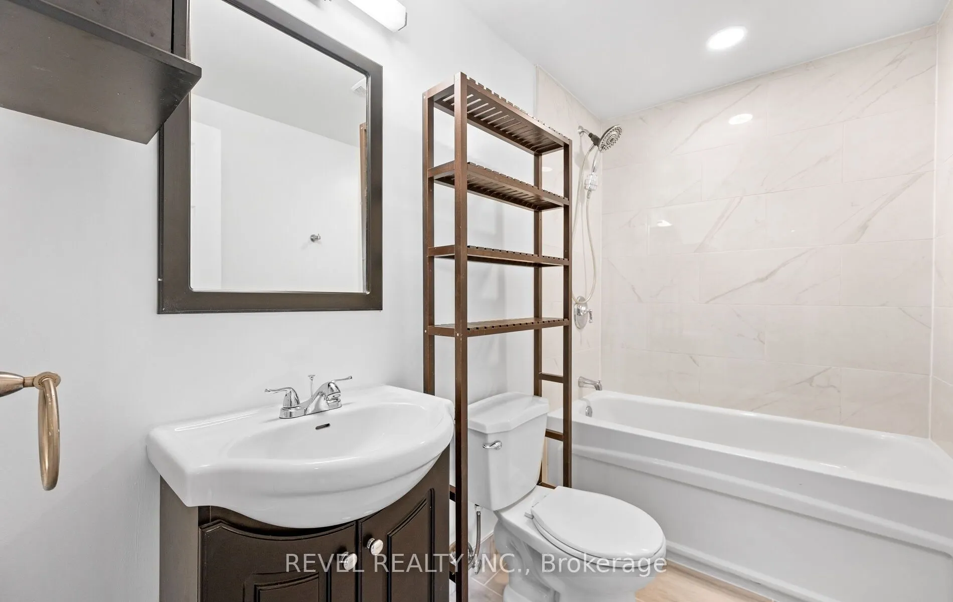 69 Rockcliffe Boulevard E, #Main Floor
