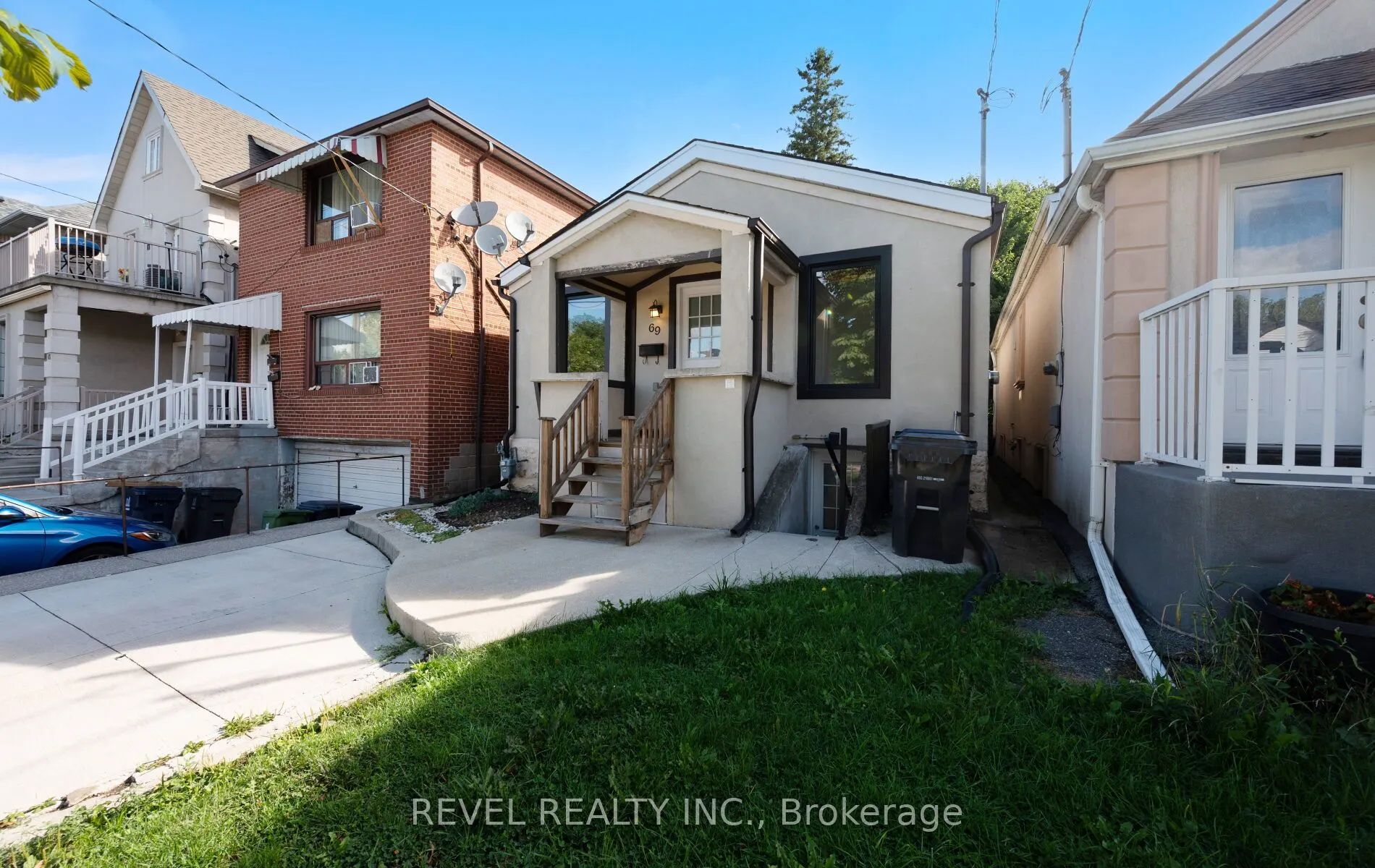 69 Rockcliffe Boulevard E, #Main Floor