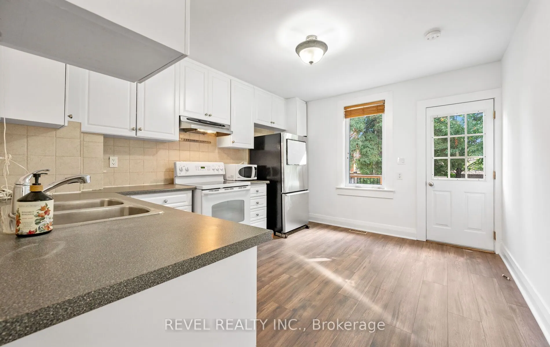 69 Rockcliffe Boulevard E, #Main Floor