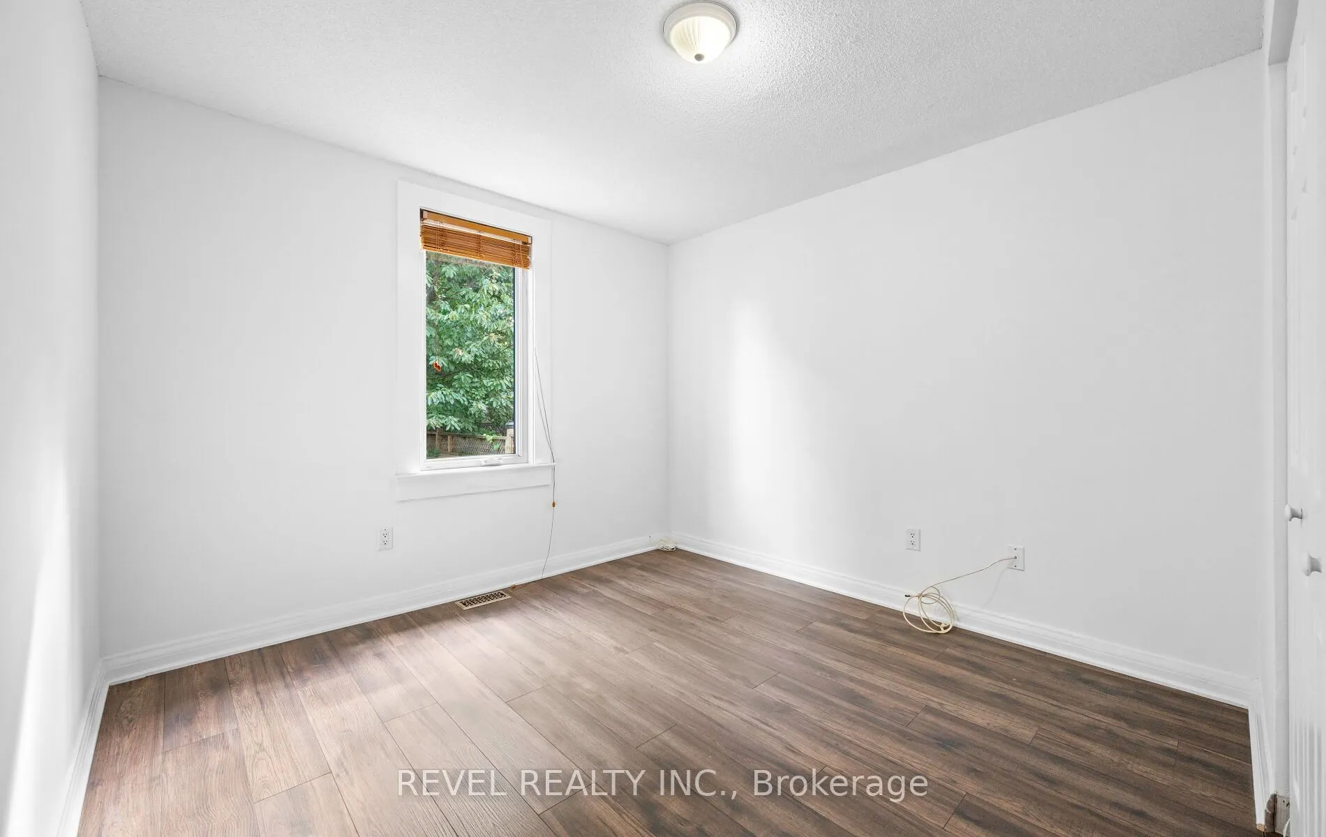 69 Rockcliffe Boulevard E, #Main Floor