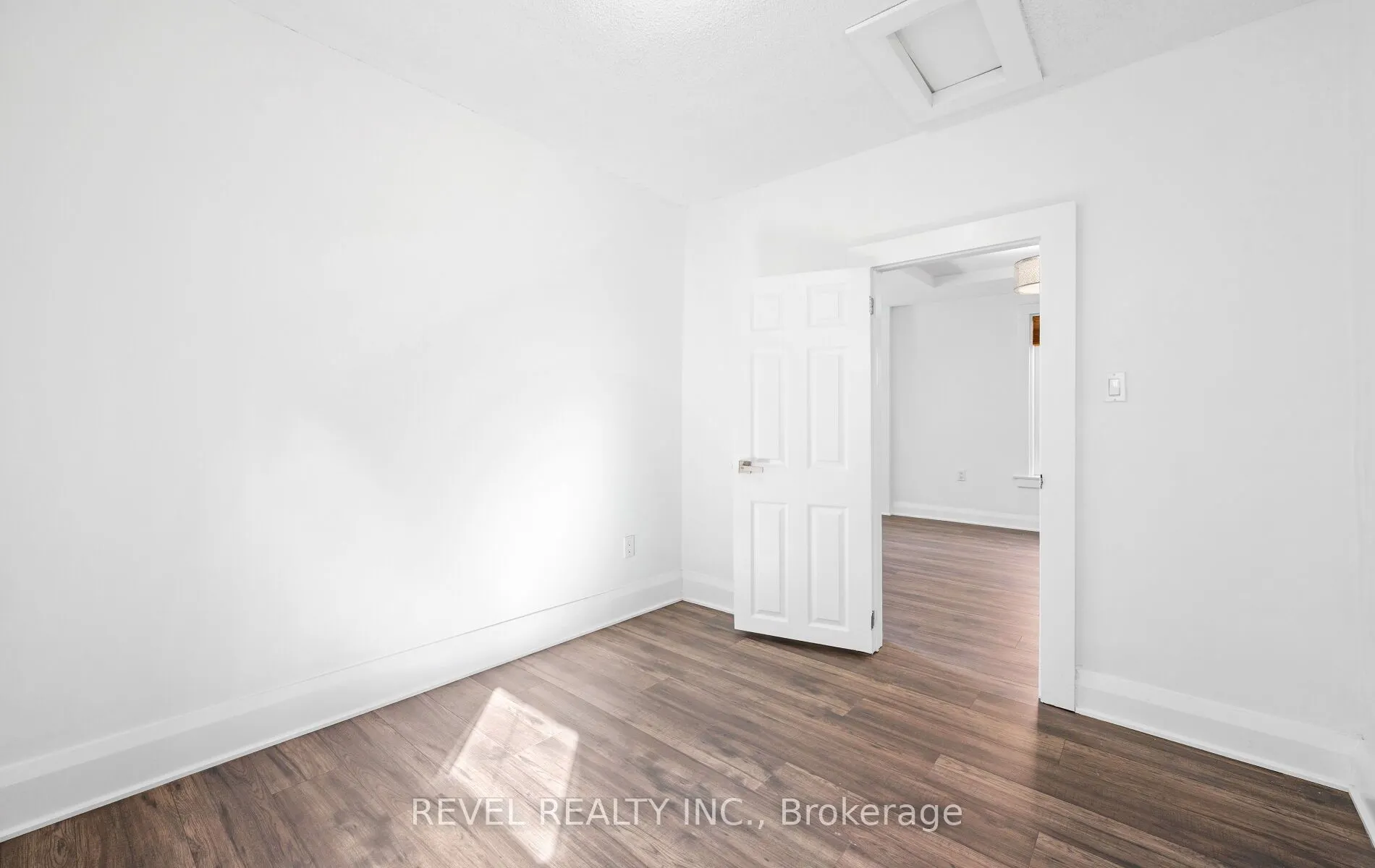 69 Rockcliffe Boulevard E, #Main Floor