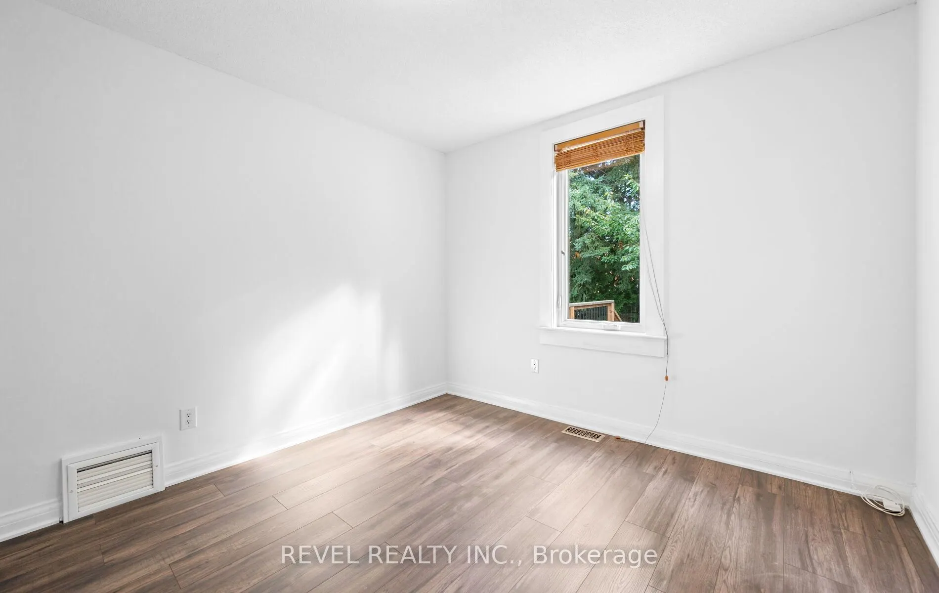 69 Rockcliffe Boulevard E, #Main Floor