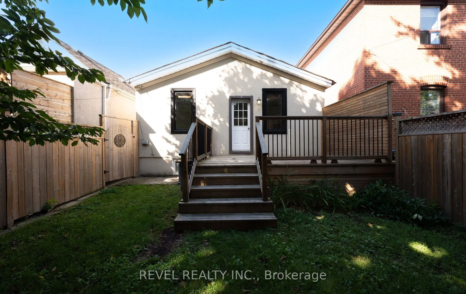 69 Rockcliffe Boulevard E, #Main Floor