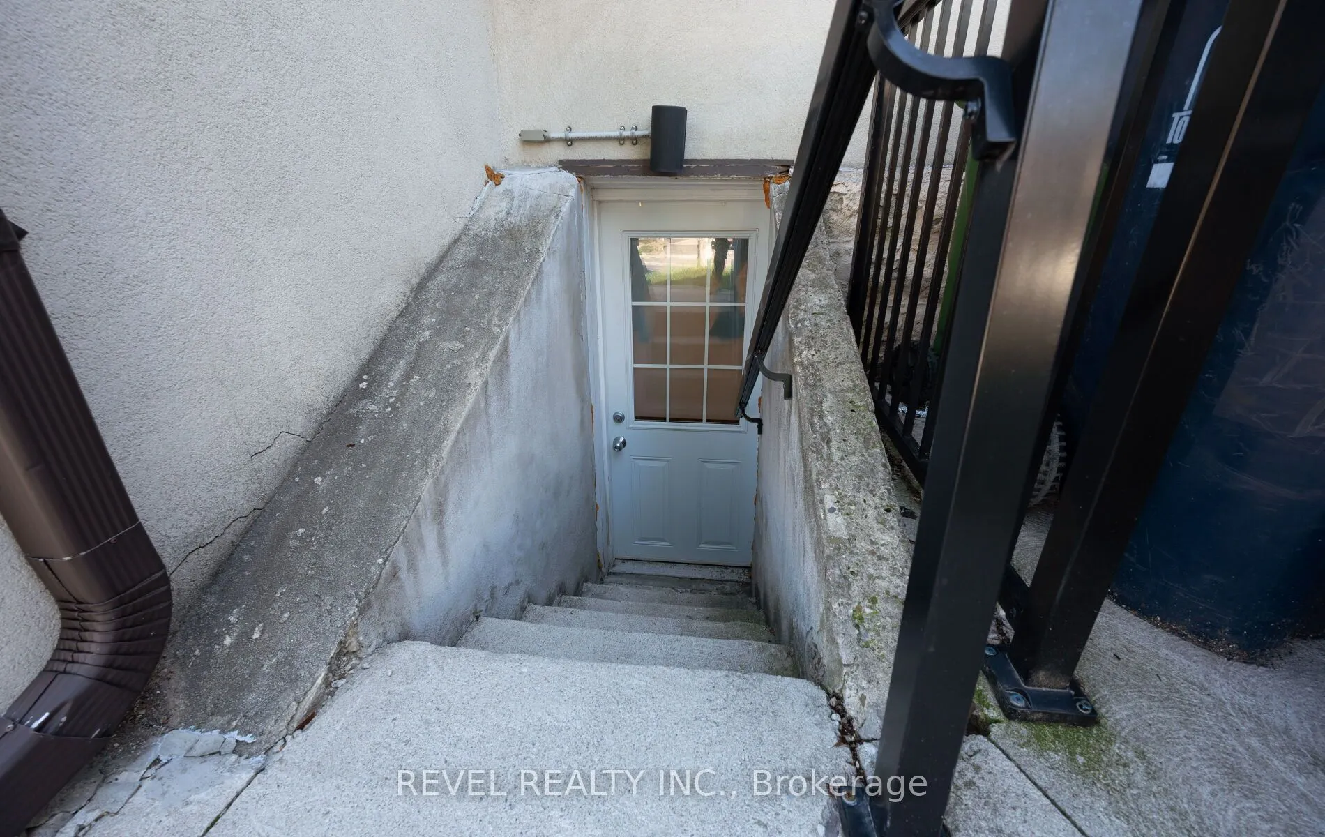 69 Rockcliffe Boulevard, #Basement
