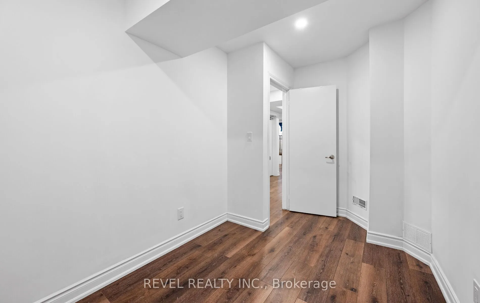 69 Rockcliffe Boulevard, #Basement