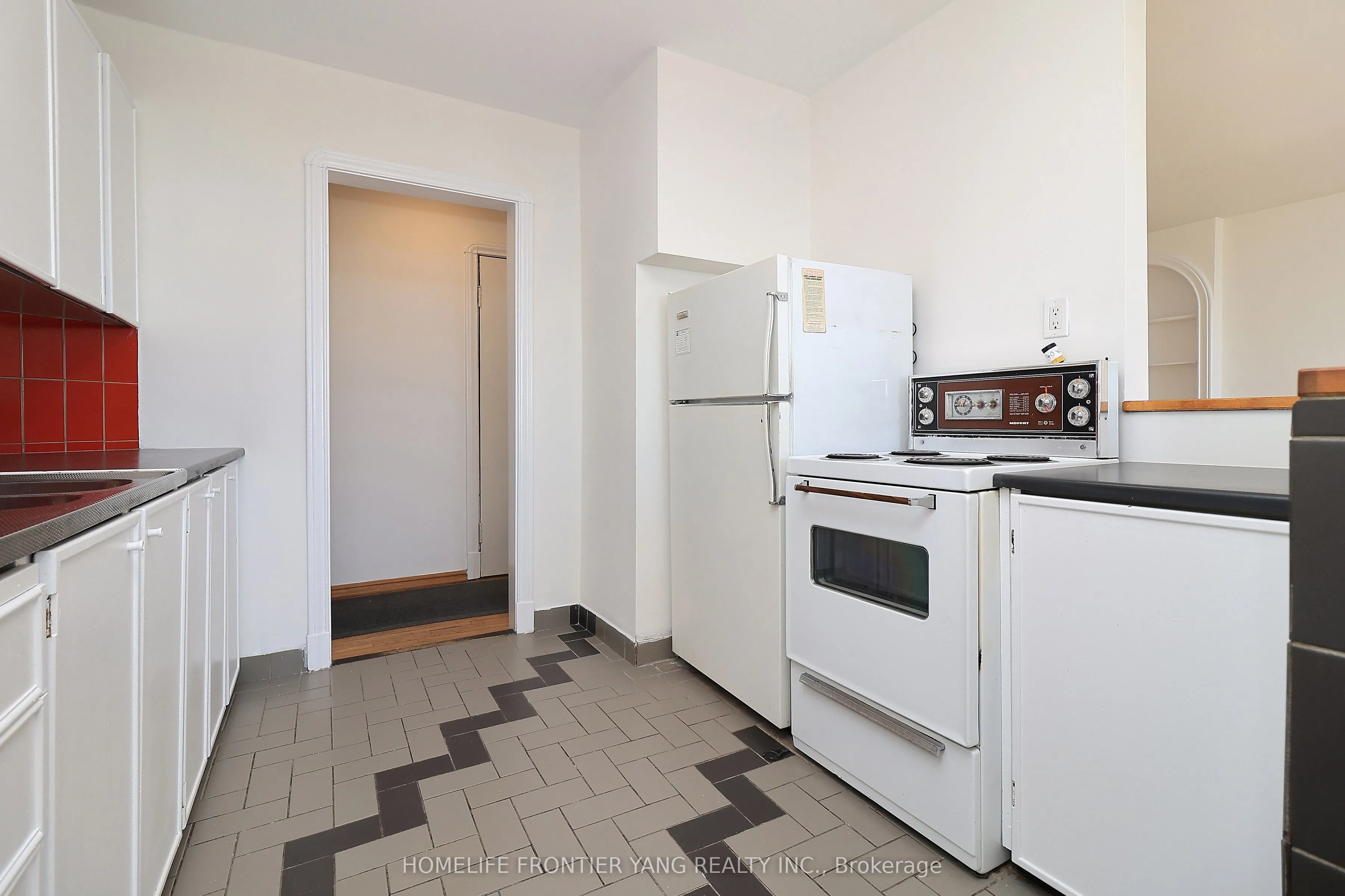 2697 Lake Shore Boulevard W, #21