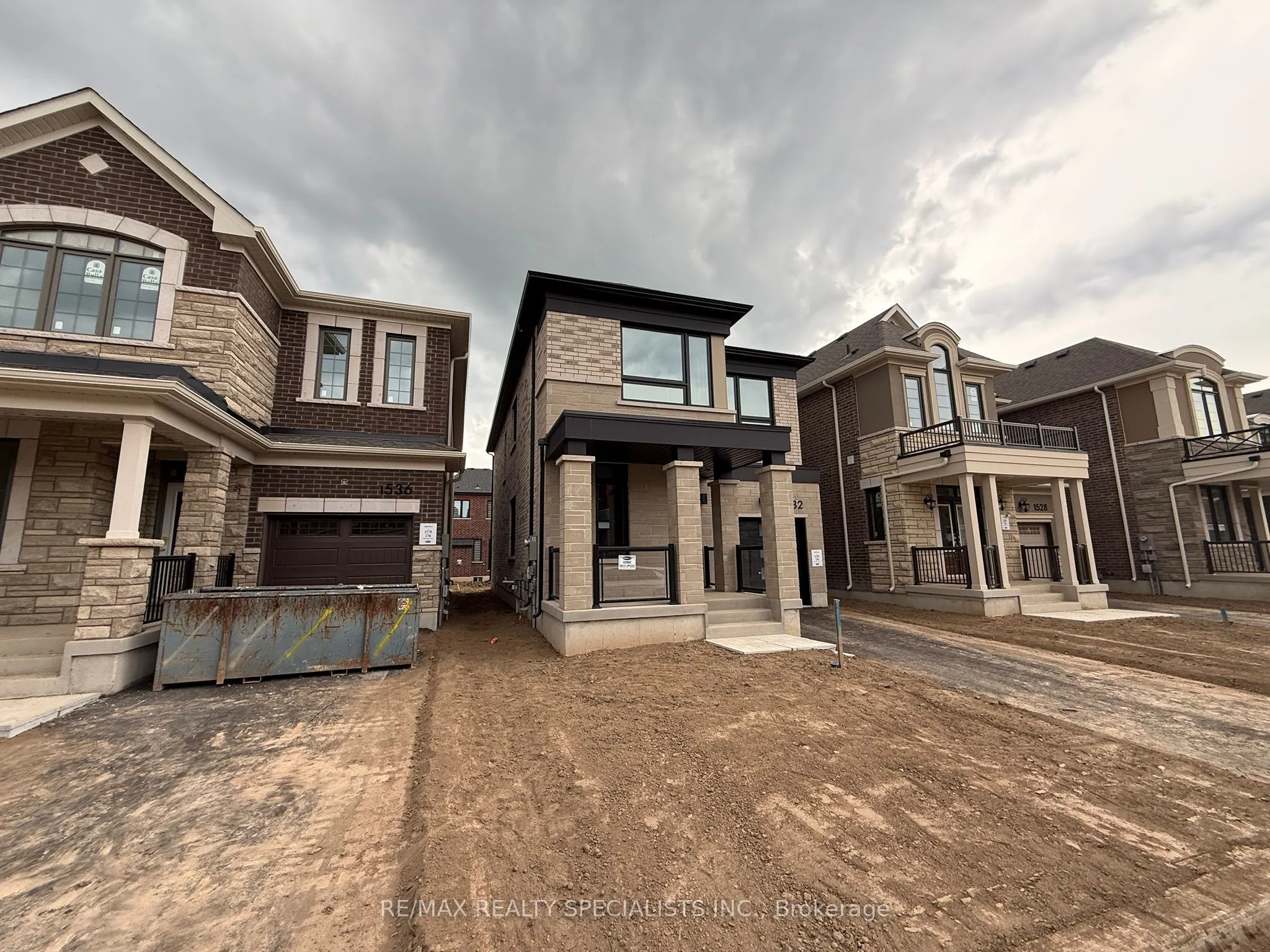 1532 Rothbury Crescent