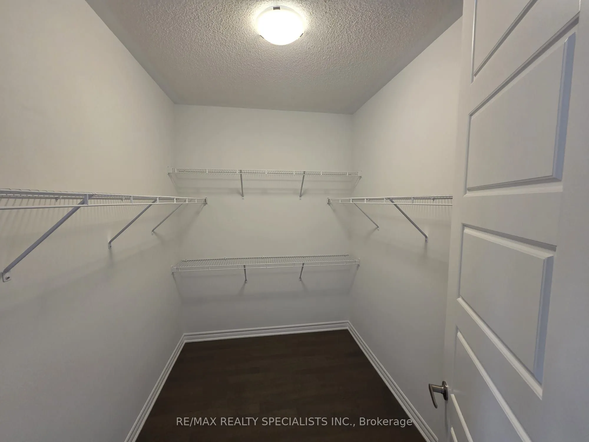 1532 Rothbury Crescent