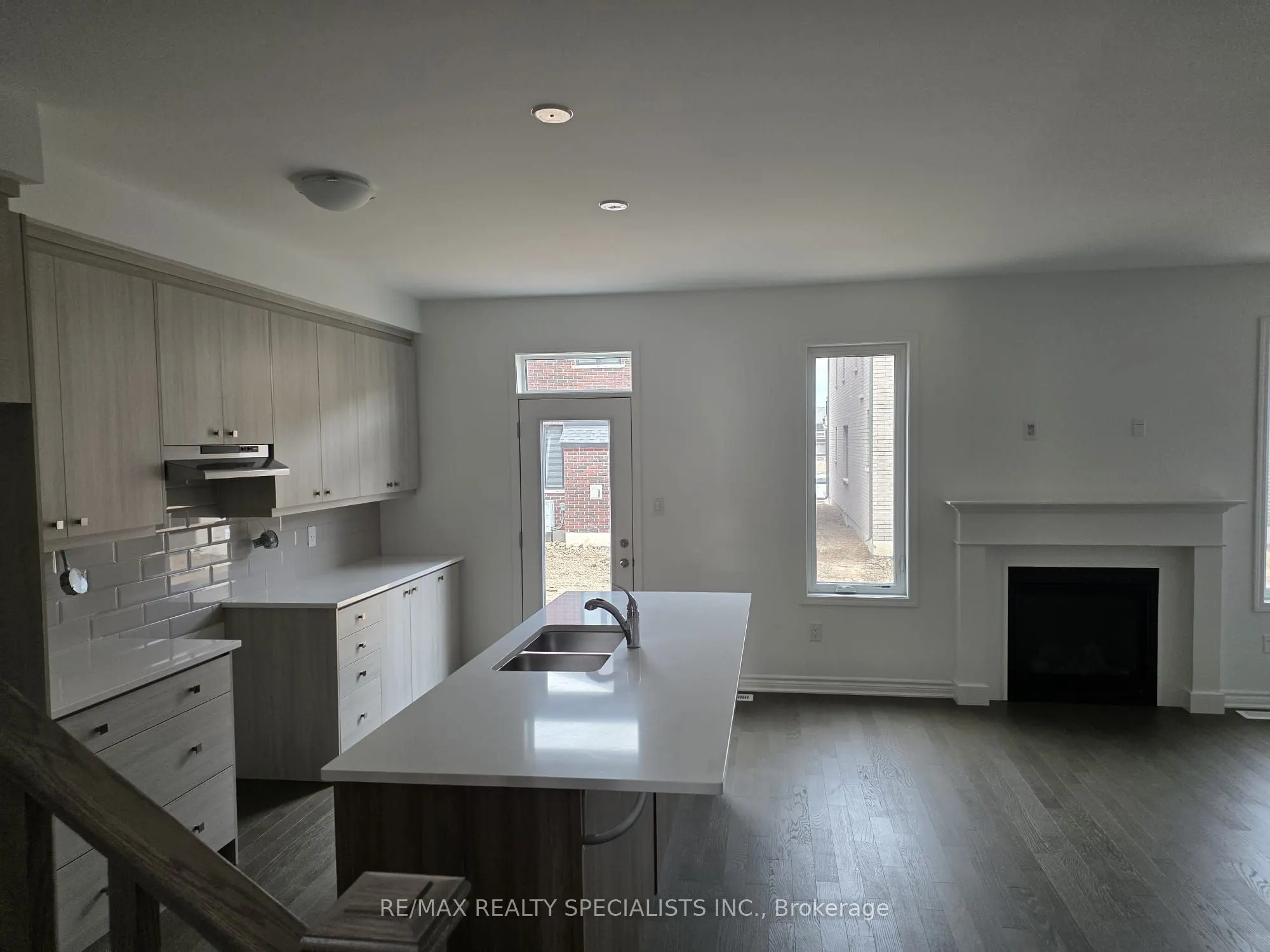 1532 Rothbury Crescent