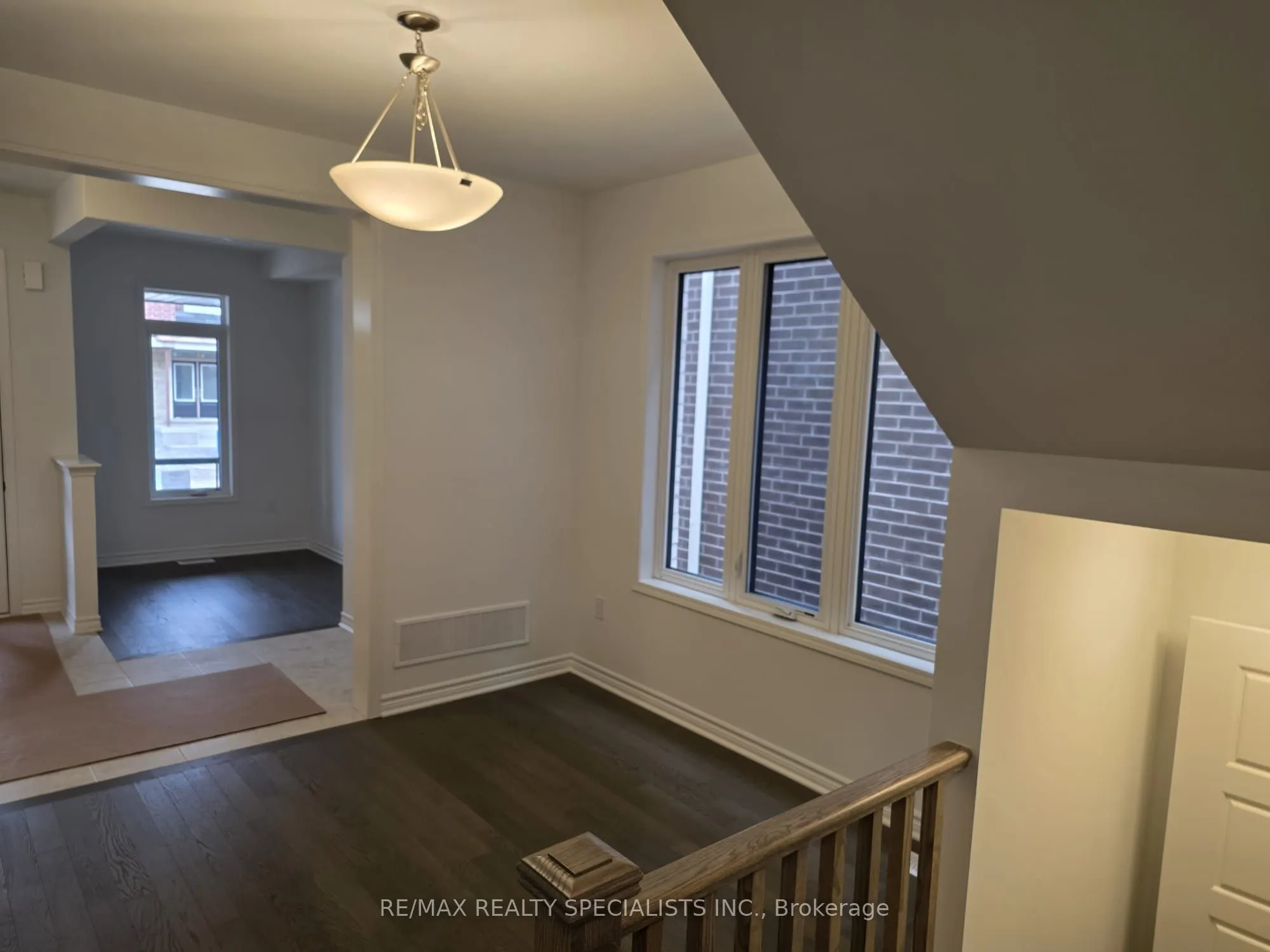 1532 Rothbury Crescent
