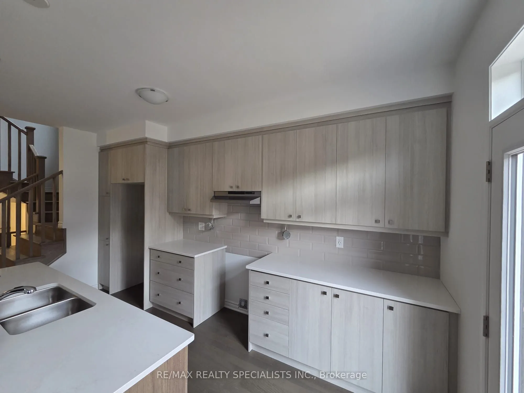 1532 Rothbury Crescent