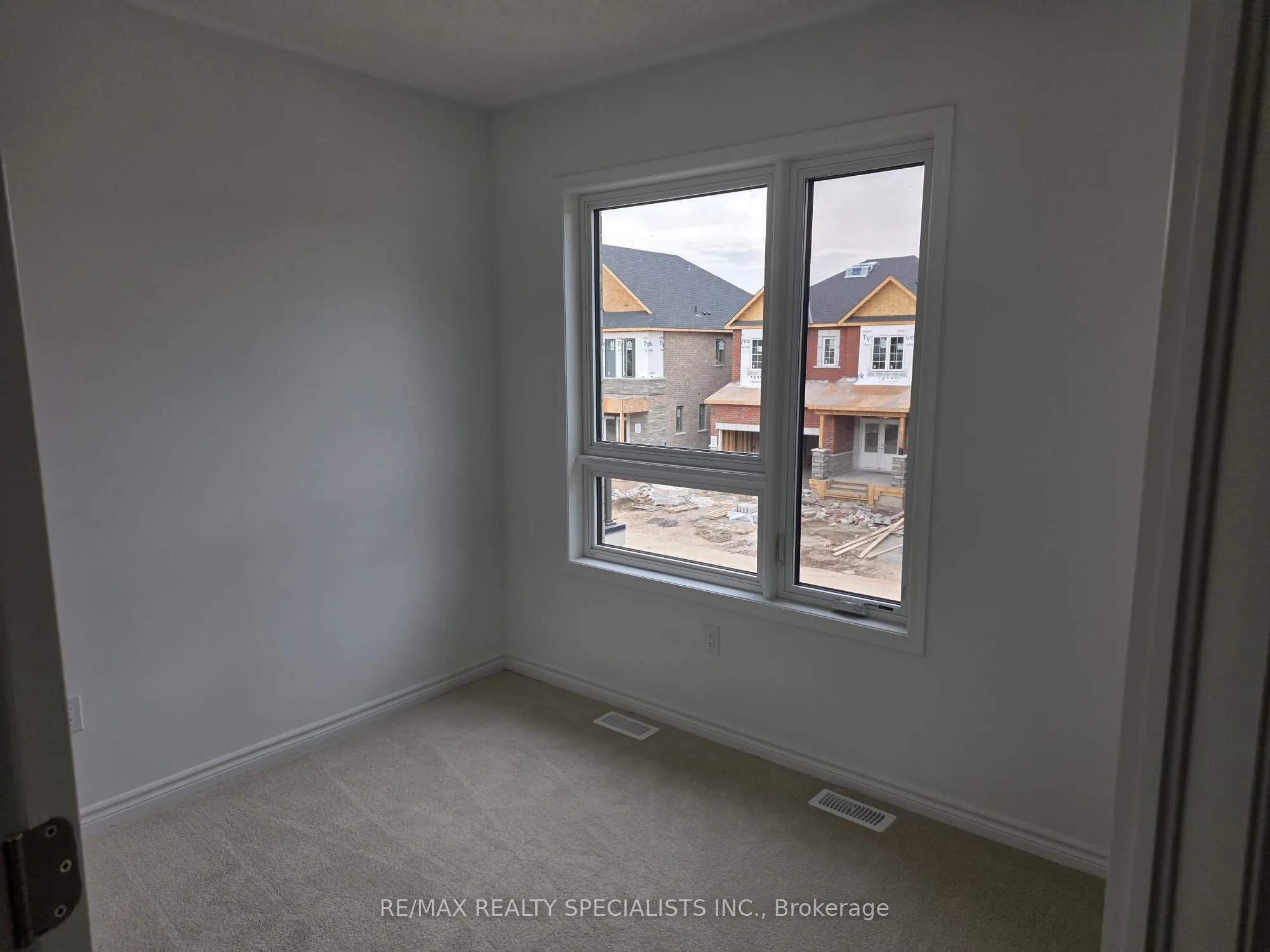 1532 Rothbury Crescent