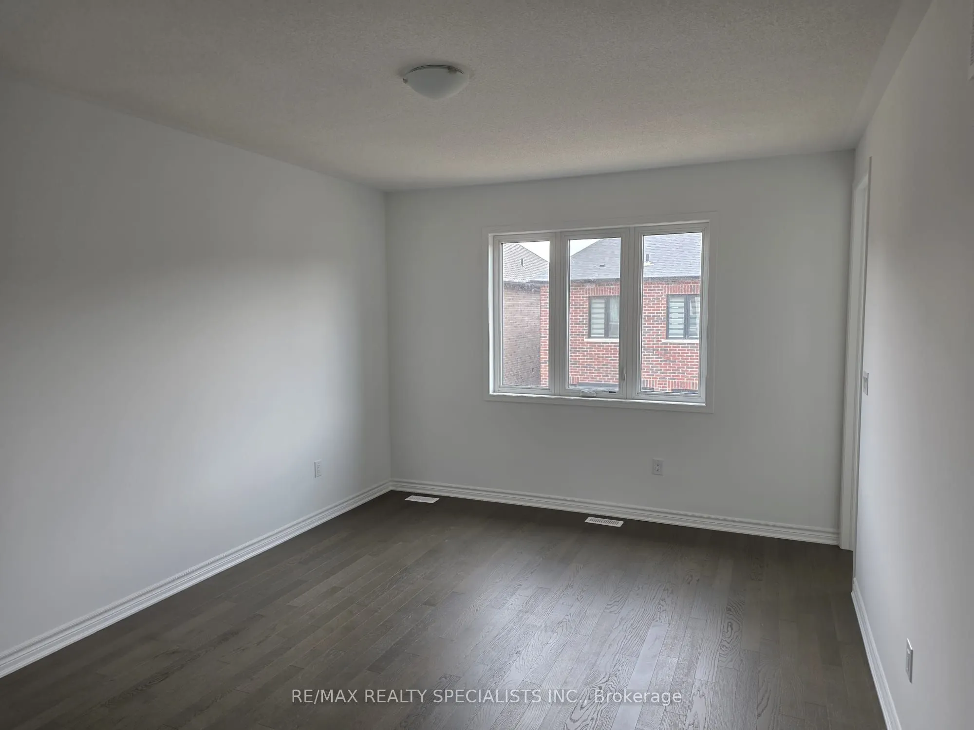 1532 Rothbury Crescent