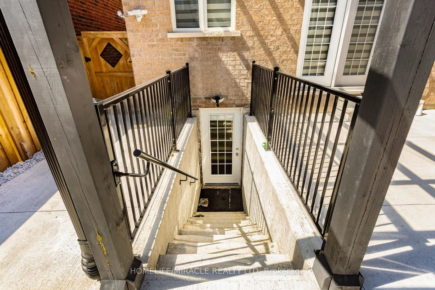 10 Elverton Crescent