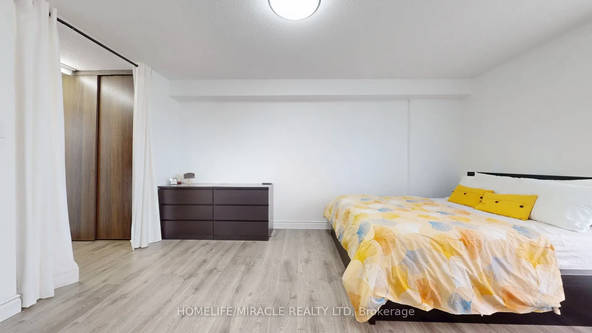 15 Kensington Road, #1112