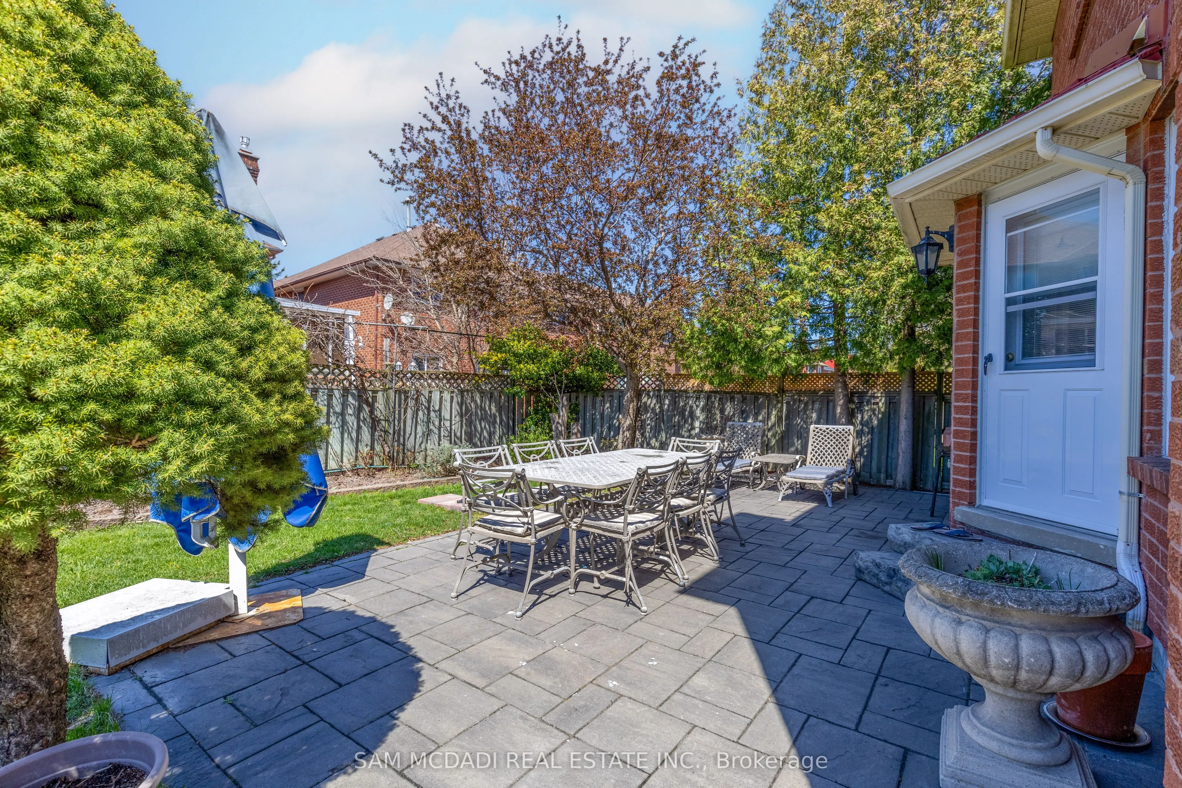 160 Tuscadero Crescent