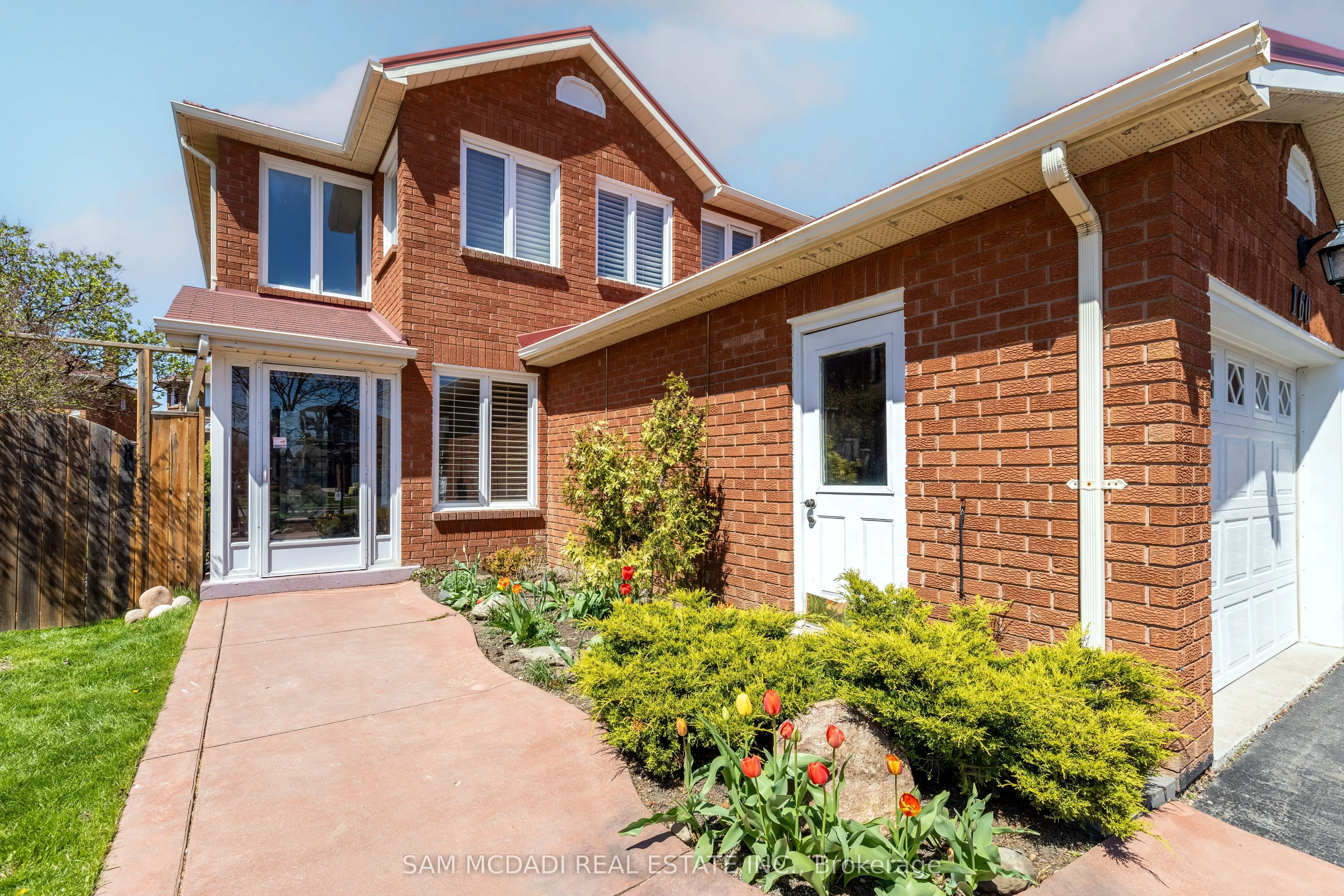 160 Tuscadero Crescent