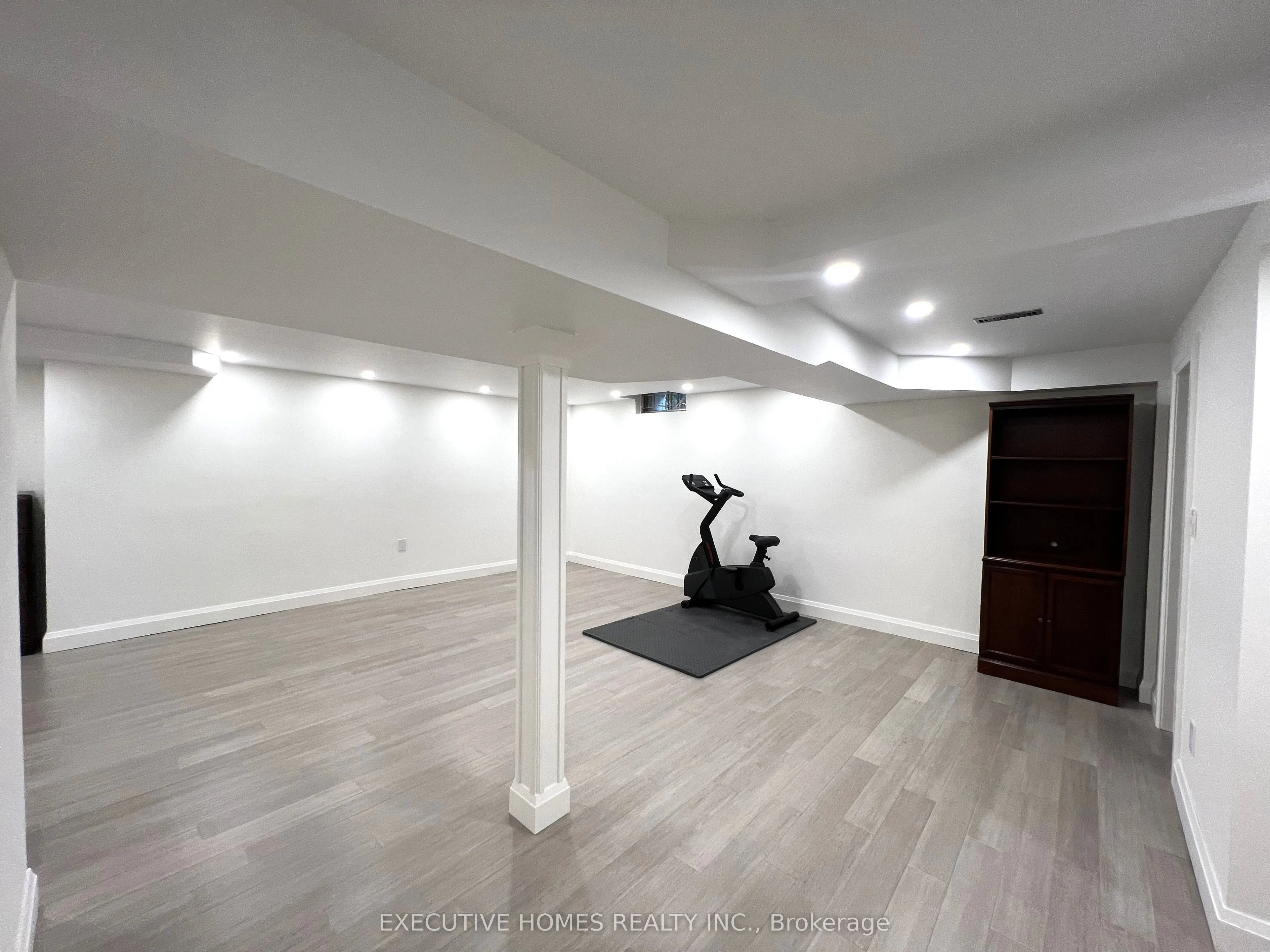 962 Raintree Lane