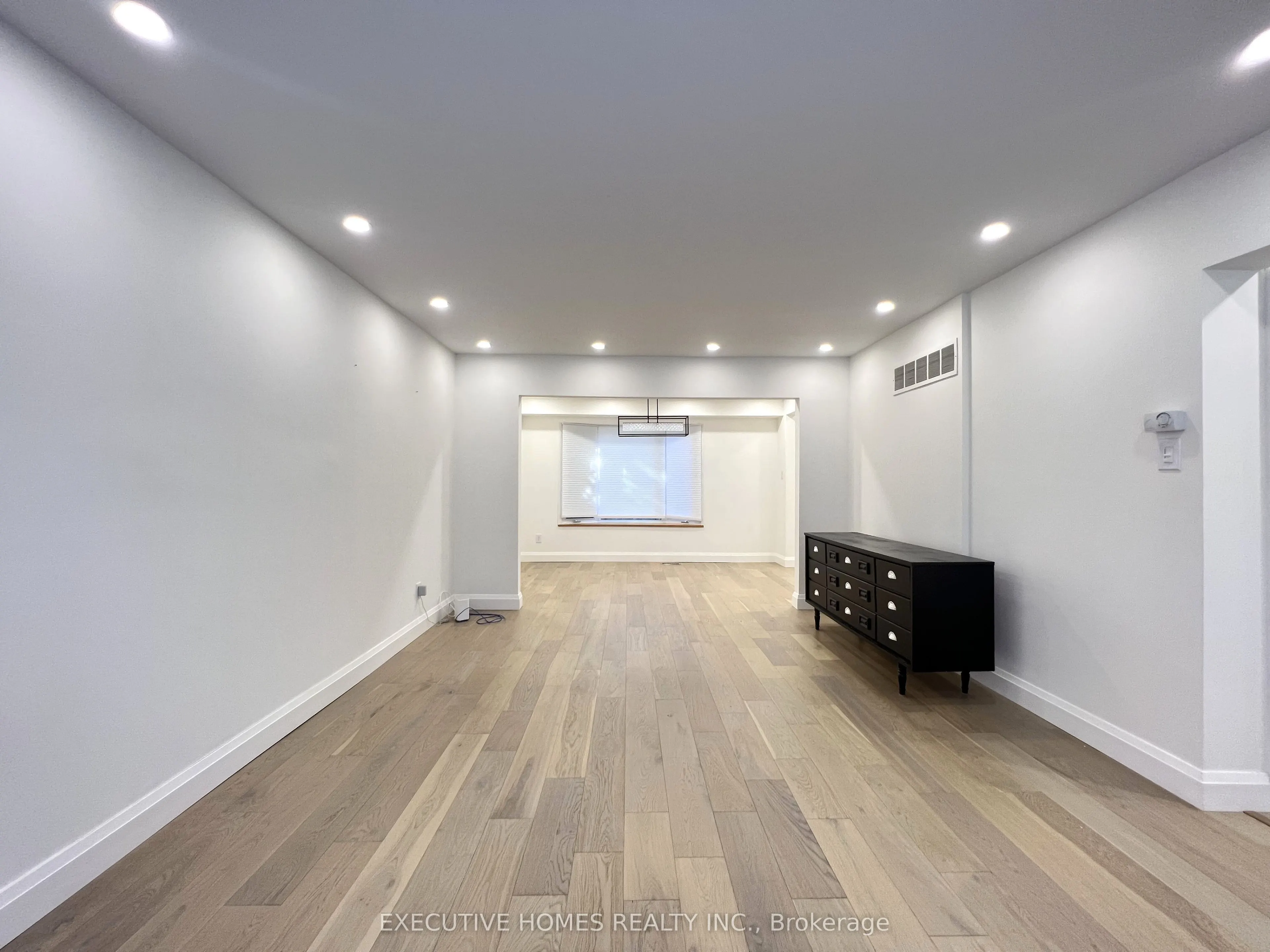 962 Raintree Lane