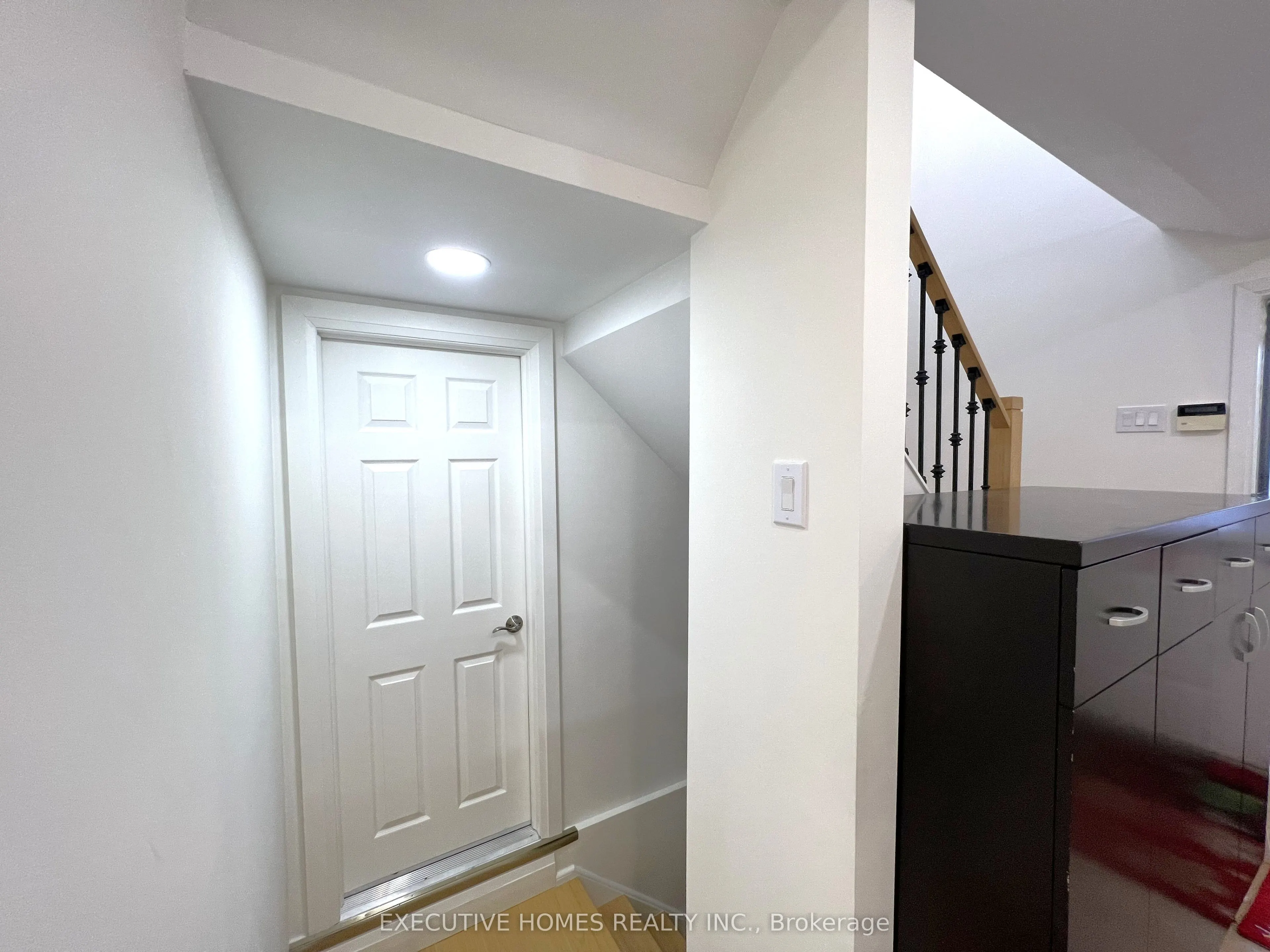 962 Raintree Lane