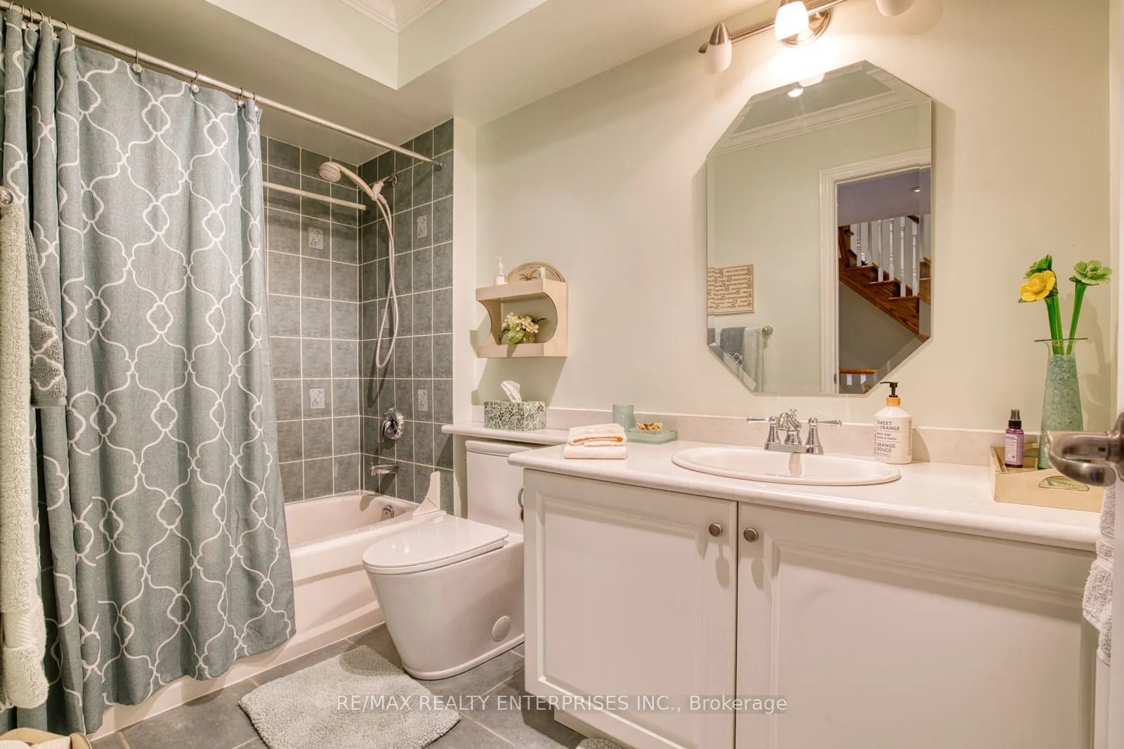 23 Ellen Street, #4