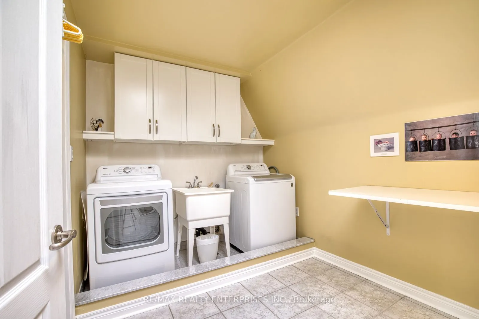 23 Ellen Street, #4