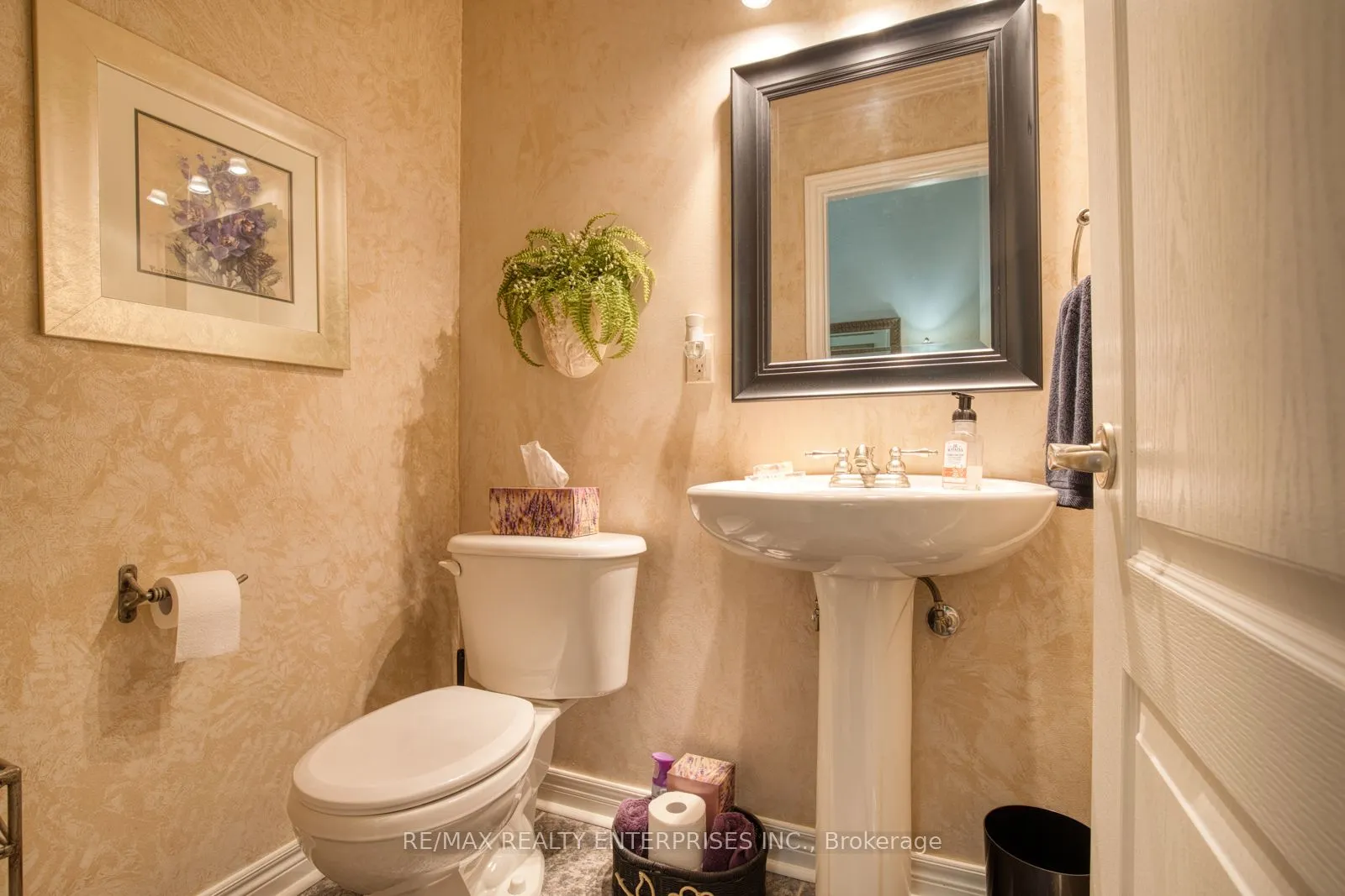 23 Ellen Street, #4