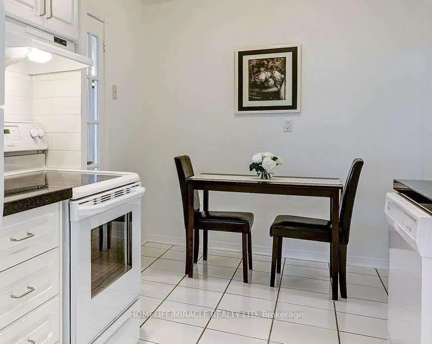 2556 Argyle Road, #803
