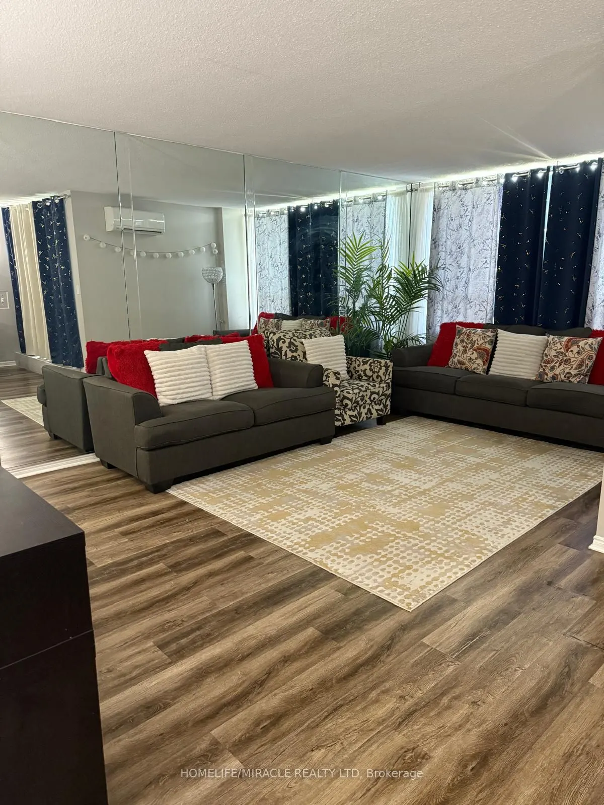 2556 Argyle Road, #803
