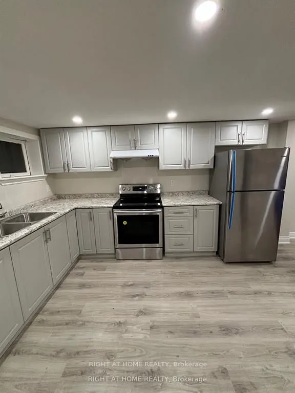 3574 Ash Row Crescent, #lower
