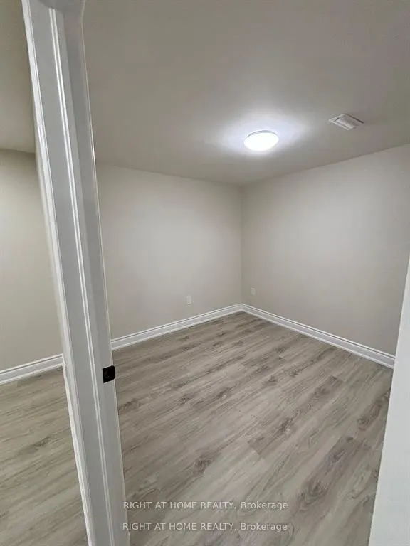 3574 Ash Row Crescent, #lower