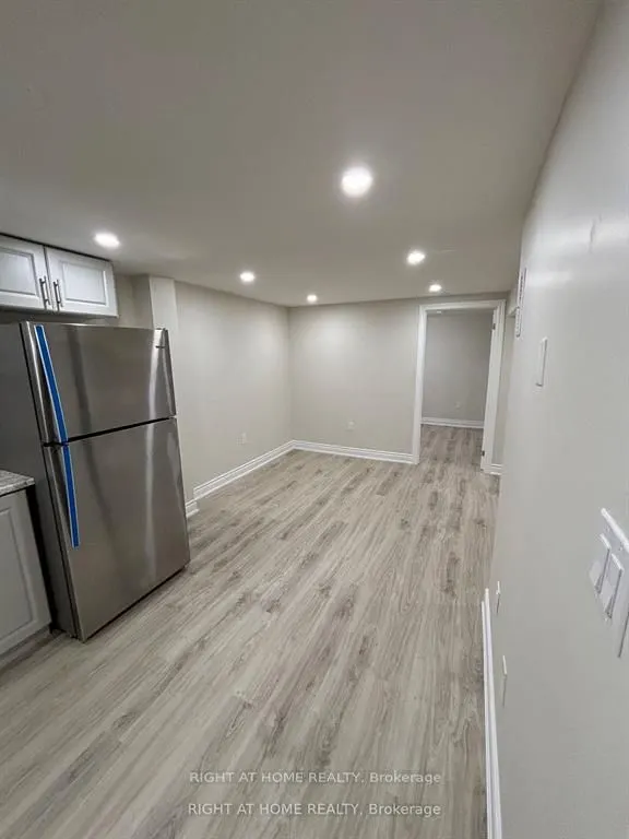 3574 Ash Row Crescent, #lower