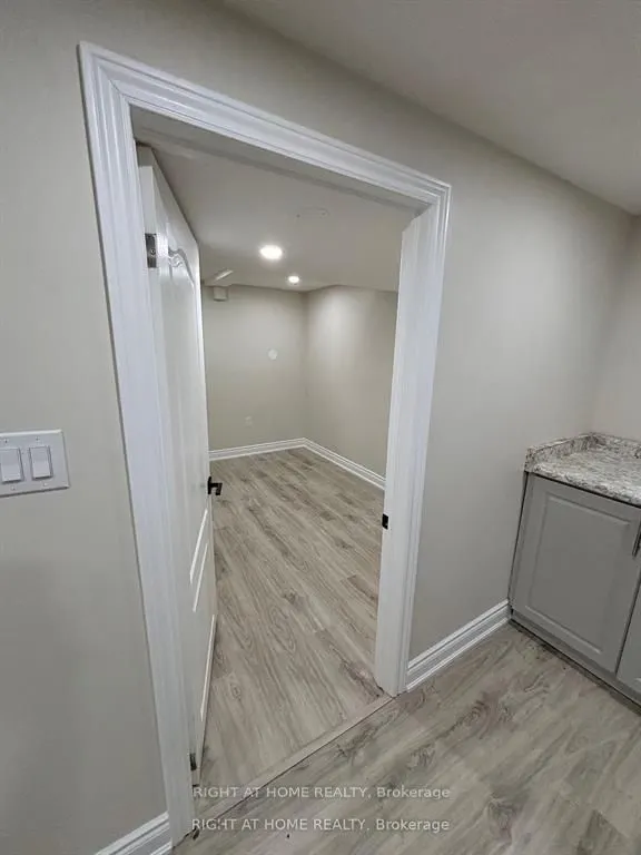 3574 Ash Row Crescent, #lower