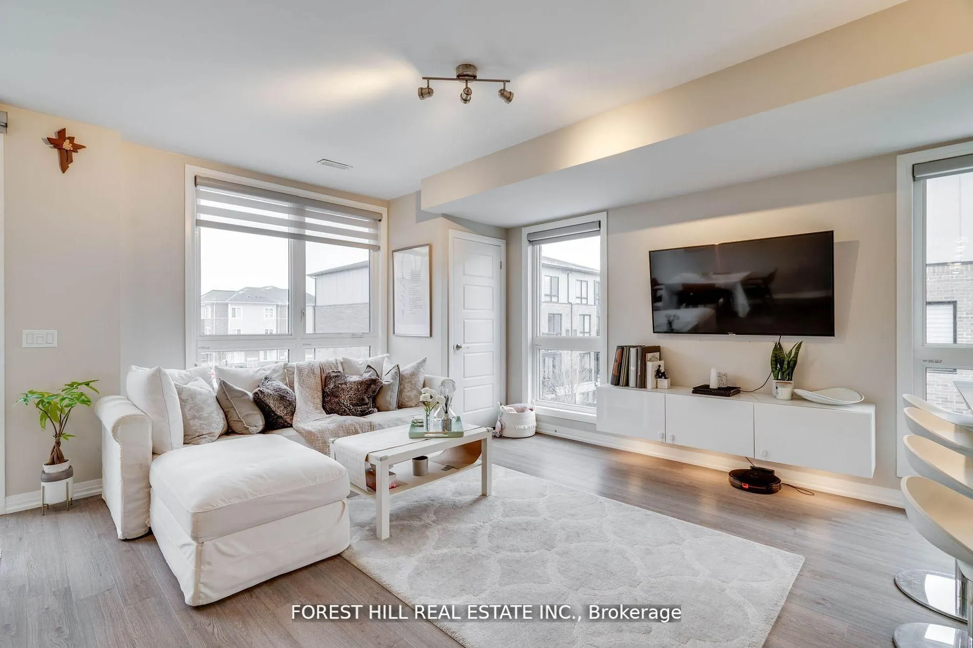 1210 Main Street E, #208