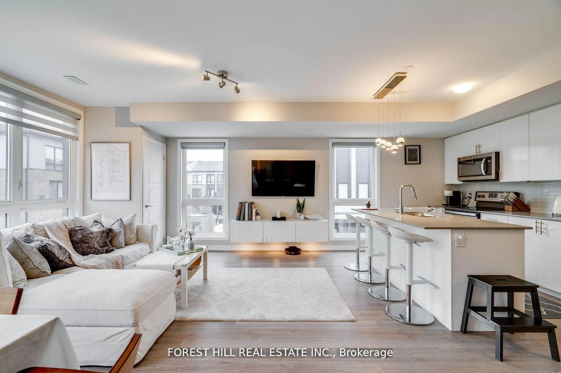 1210 Main Street E, #208