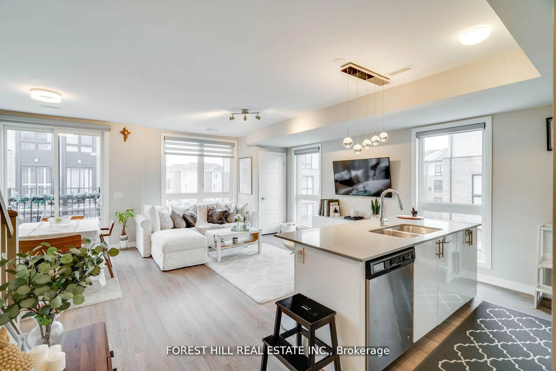 1210 Main Street E, #208