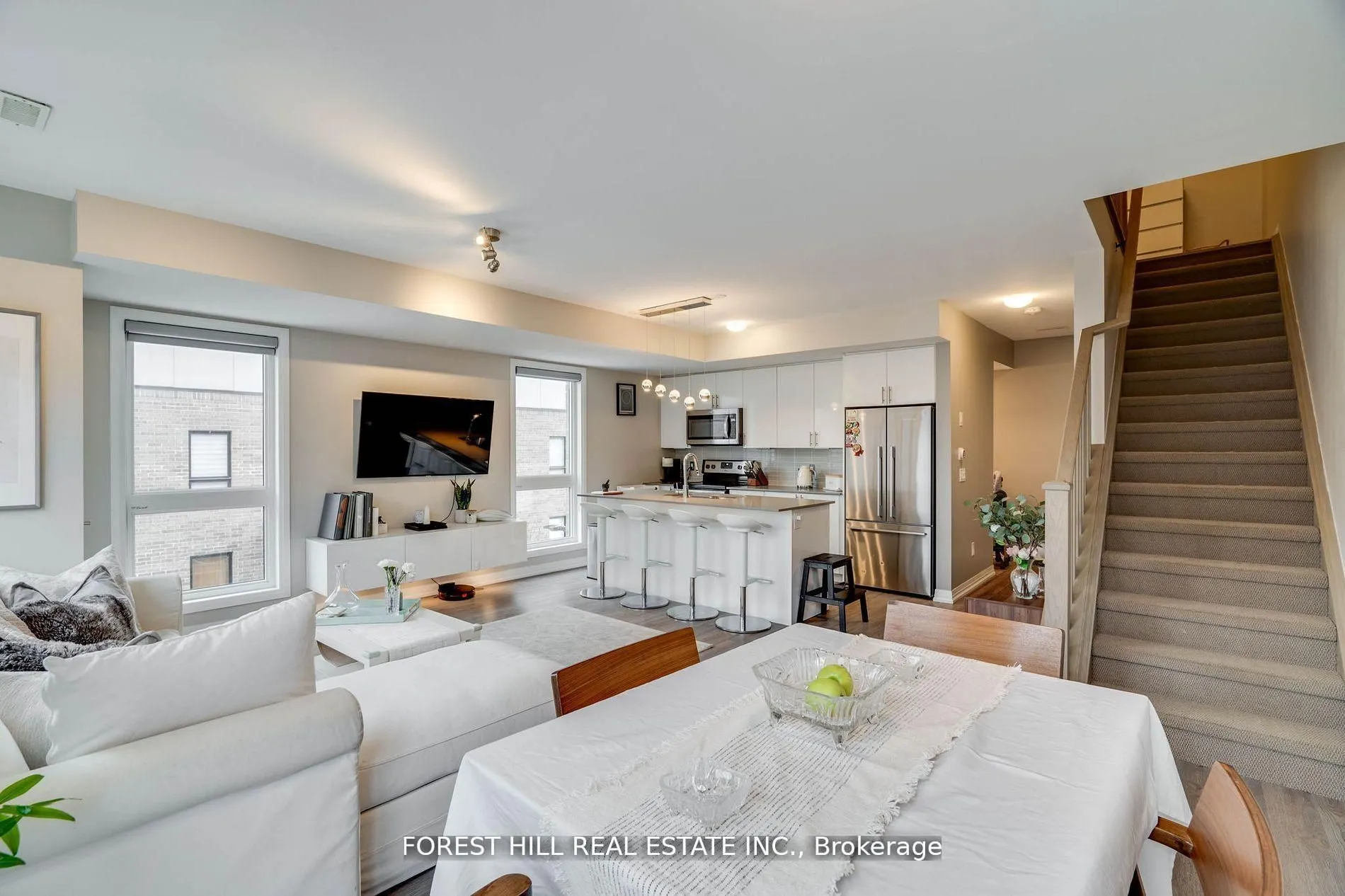 1210 Main Street E, #208