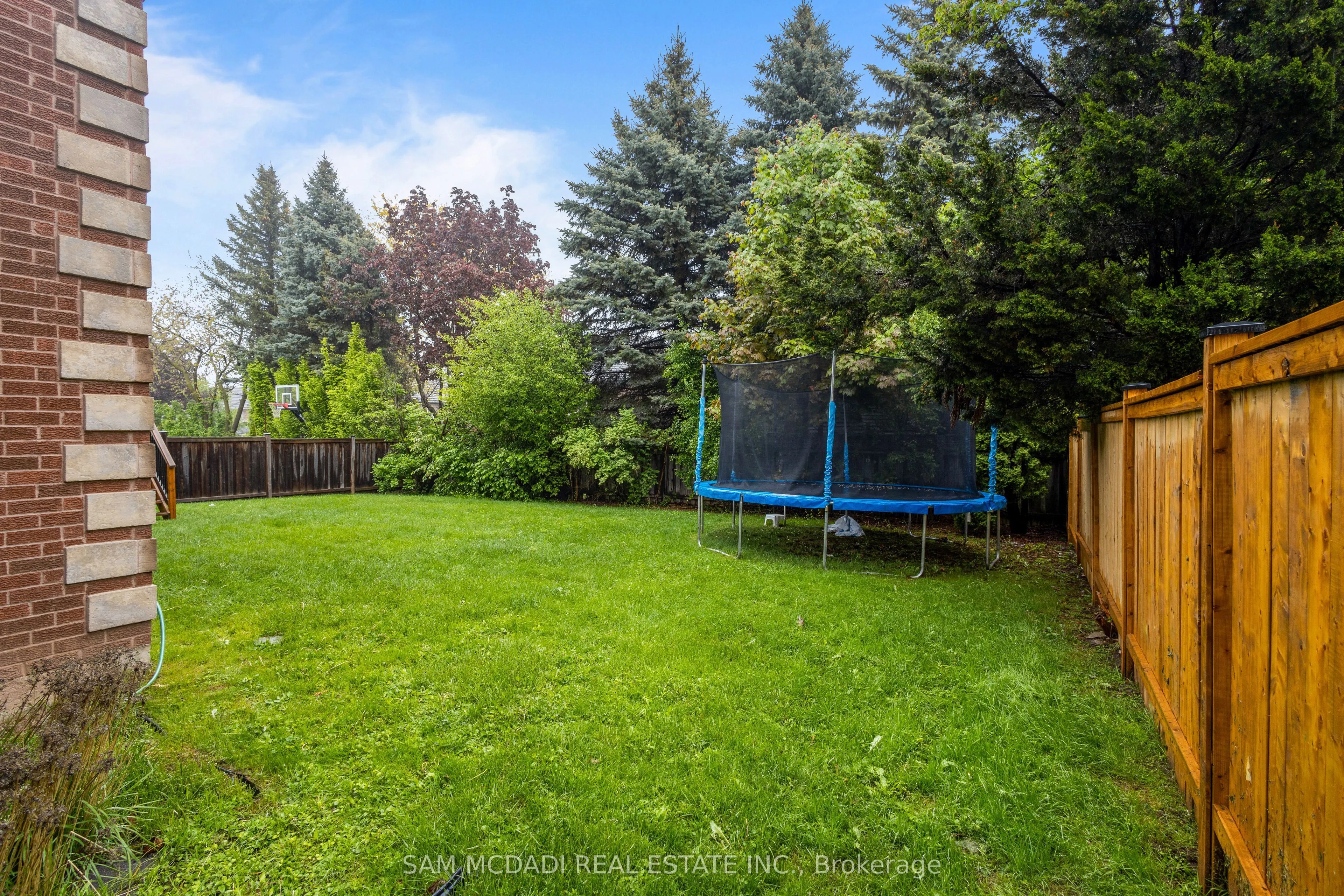 2492 Erin Centre Boulevard