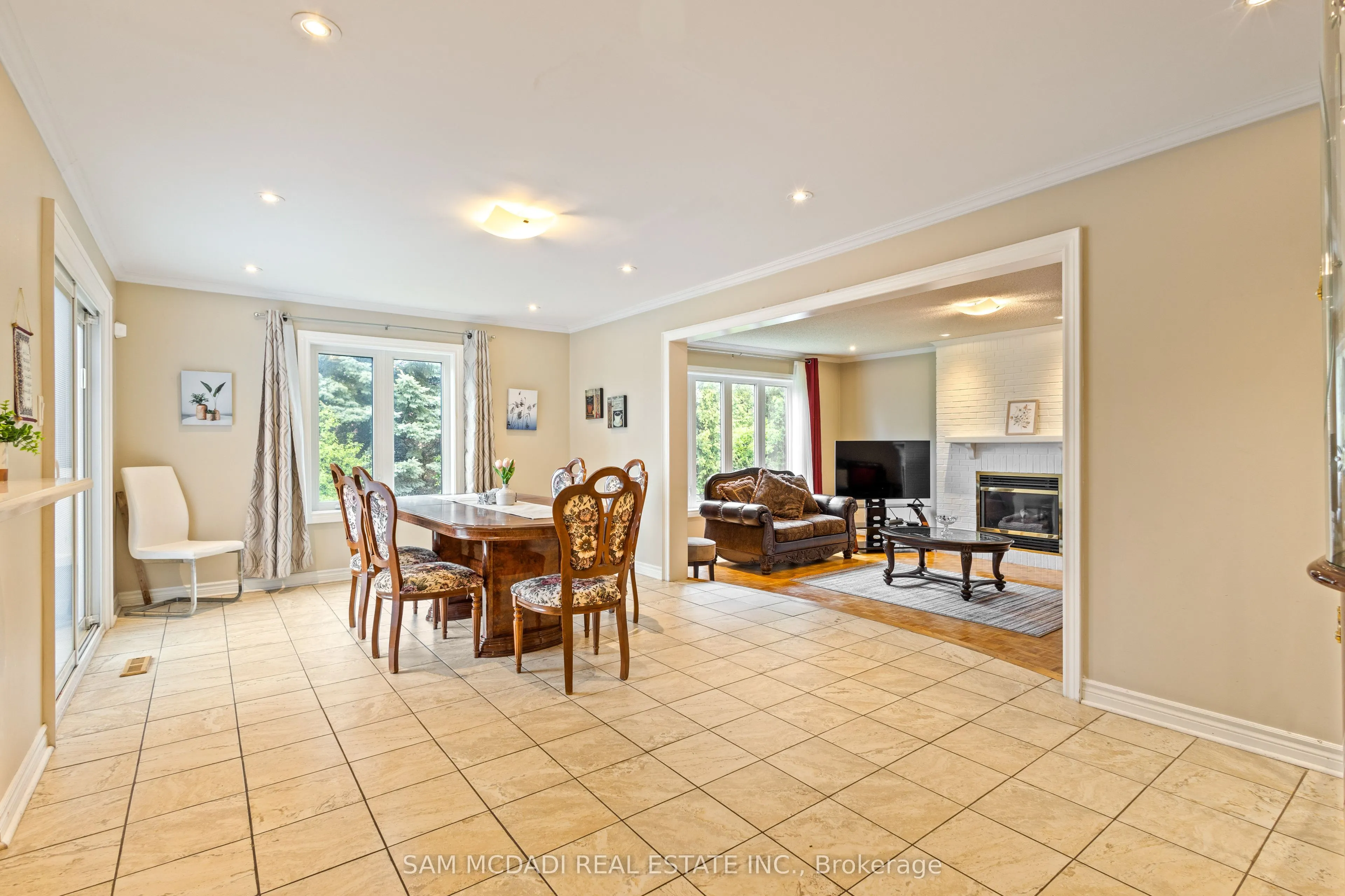 2492 Erin Centre Boulevard