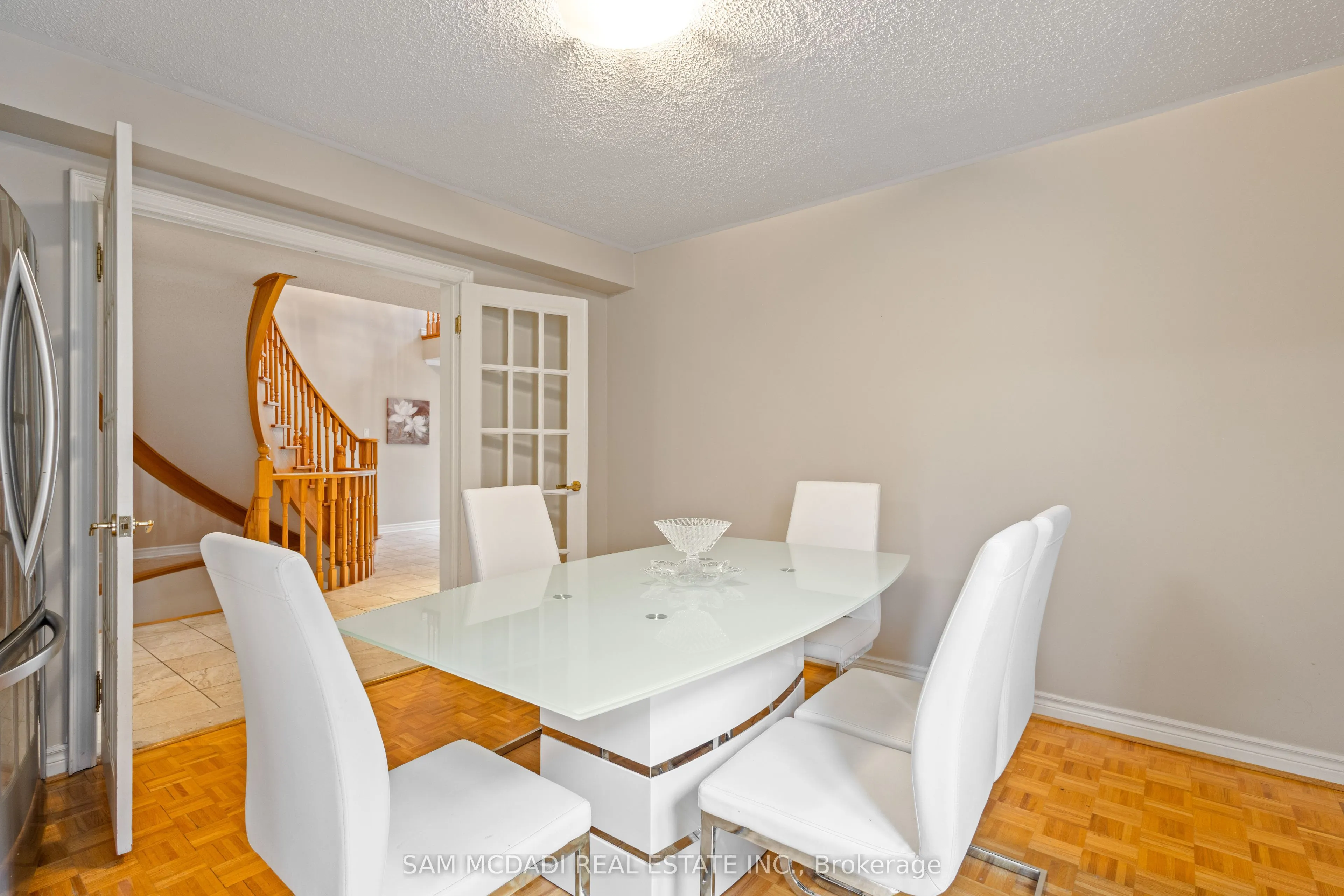 2492 Erin Centre Boulevard