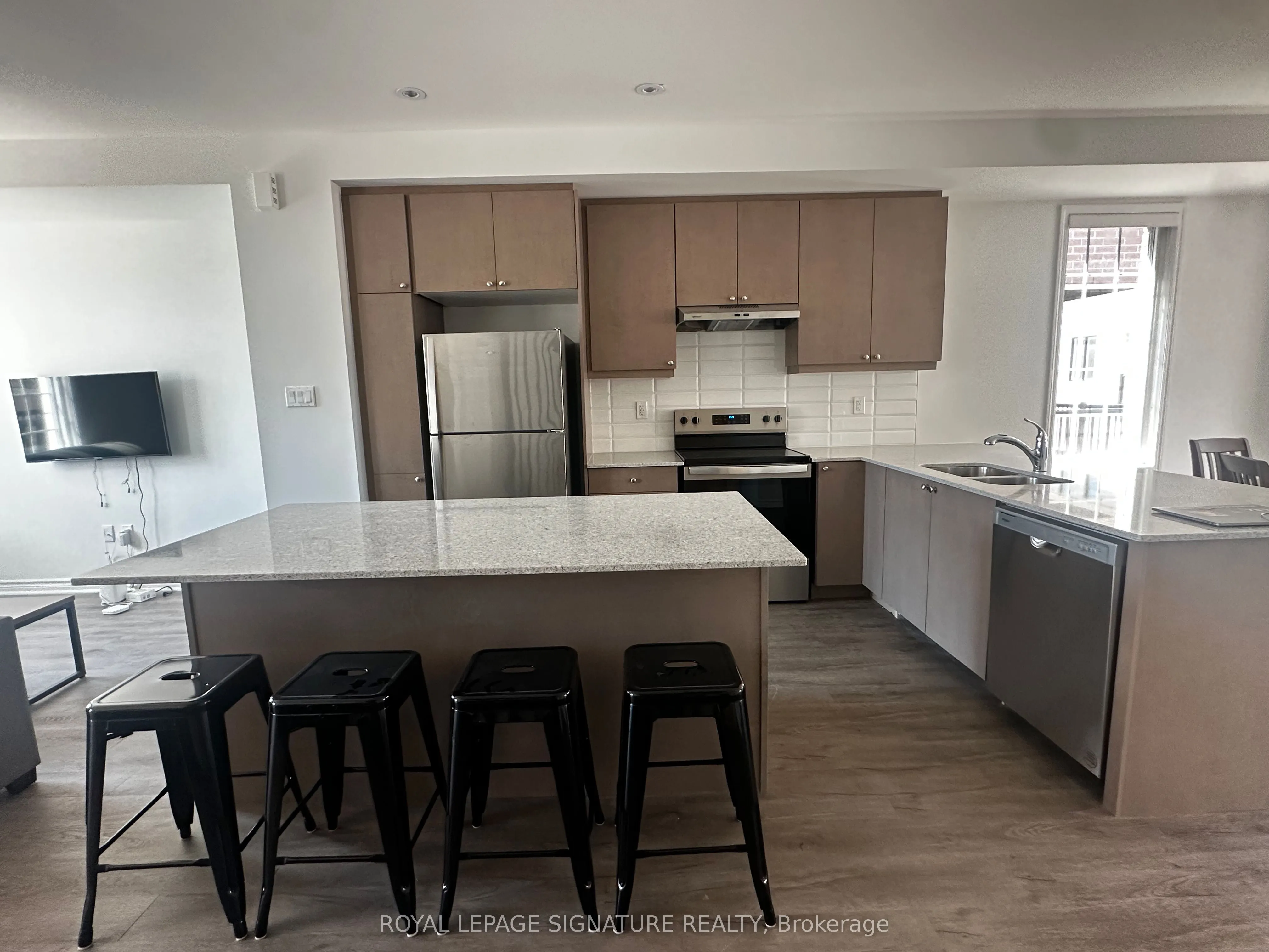 1259 Lily Crescent, #11