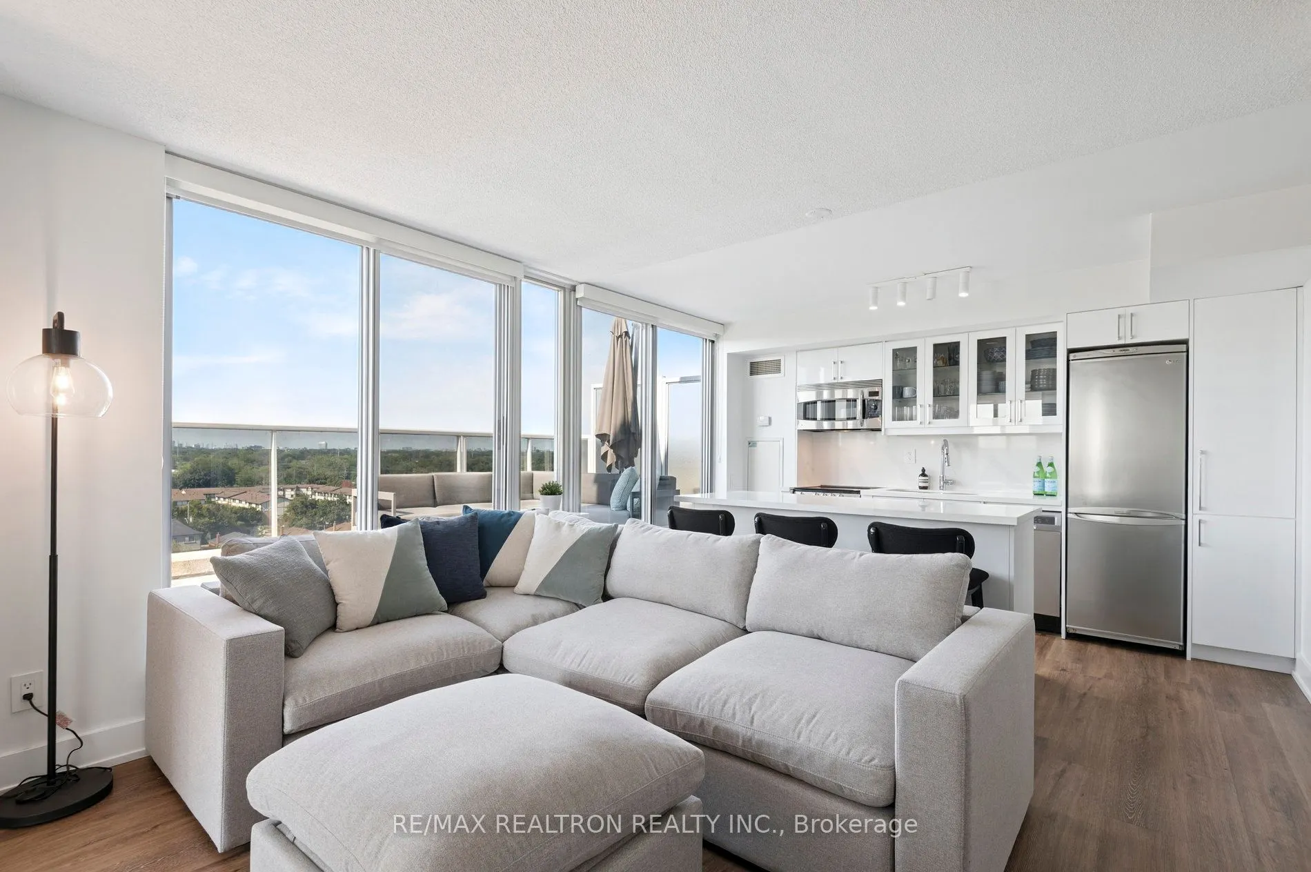 1040 The Queensway Avenue, #901
