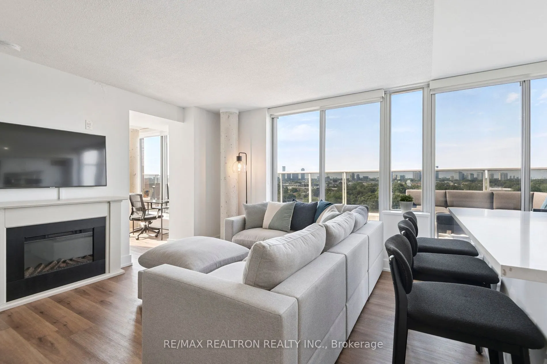1040 The Queensway Avenue, #901