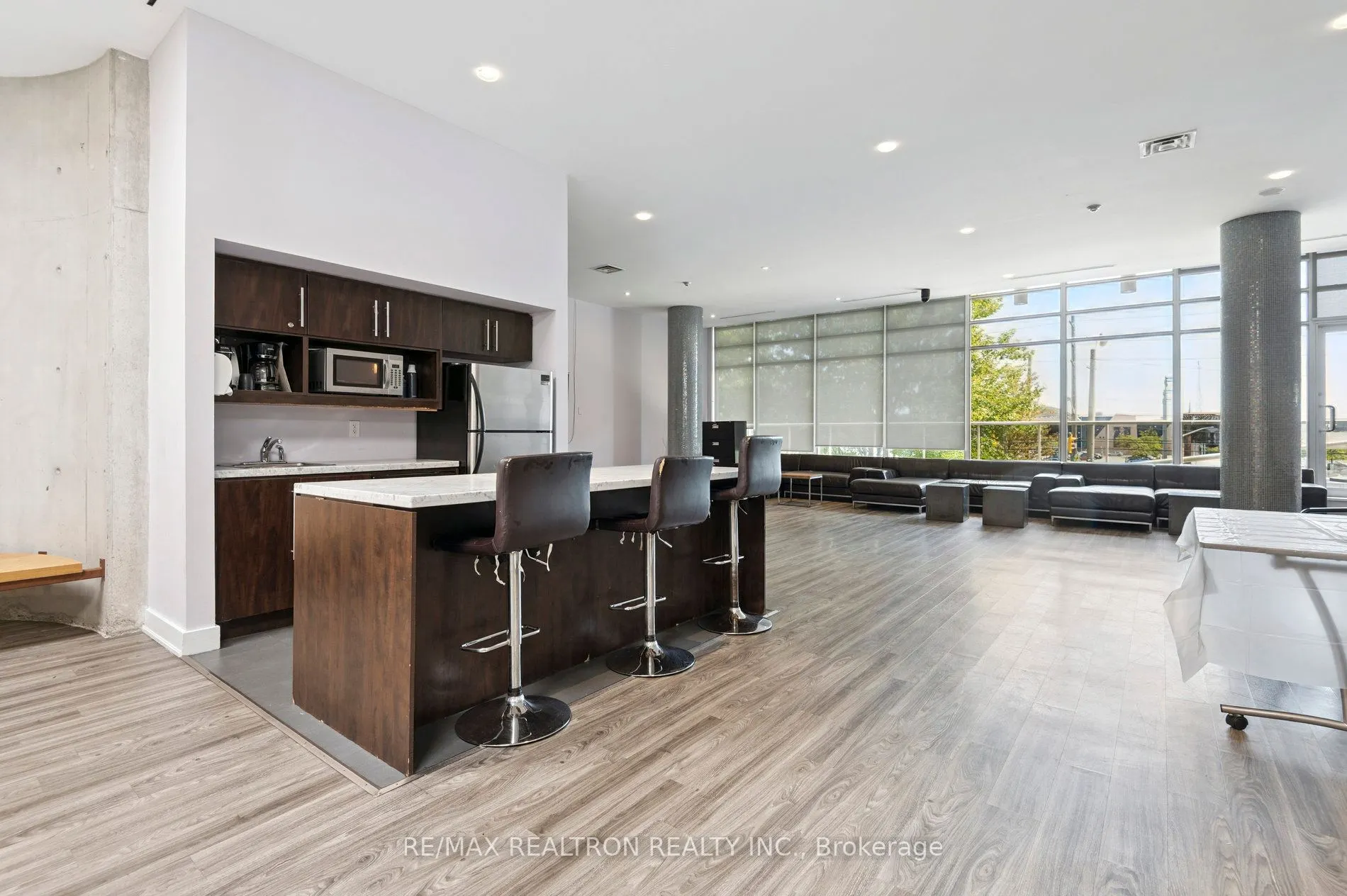1040 The Queensway Avenue, #901