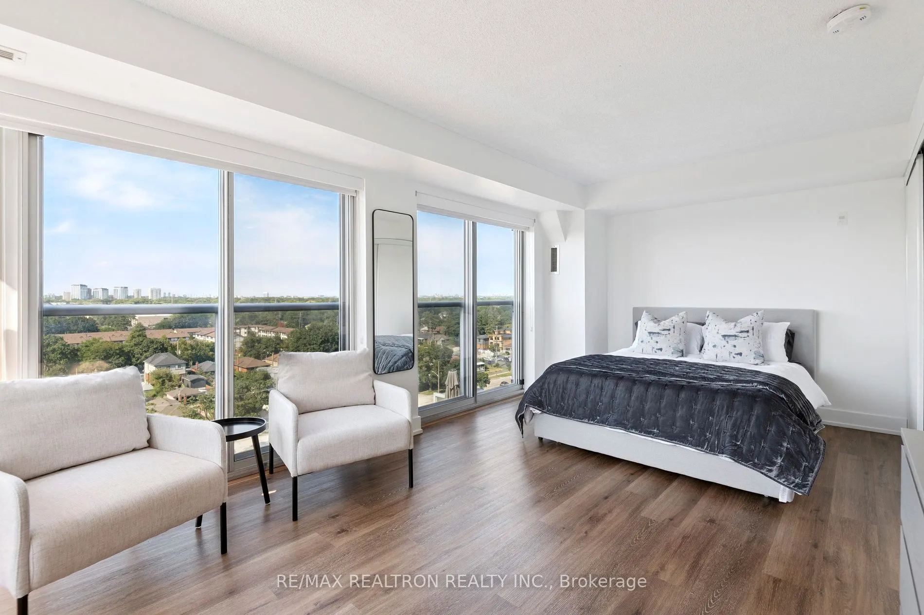 1040 The Queensway Avenue, #901